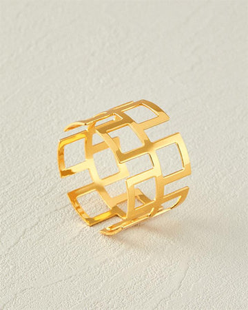 Conch Metal 4-Piece Napkin Ring Gold
