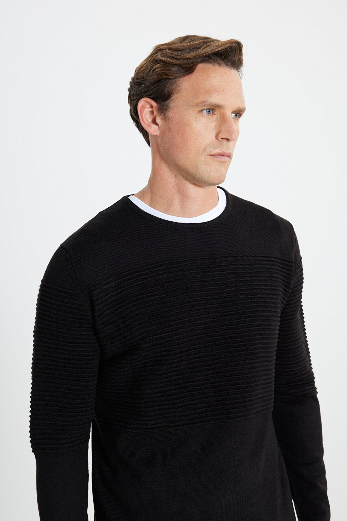 Men's Black Anti-Pilling Anti-Pilling Standard Fit Crew Neck Textured Knitwear Sweater