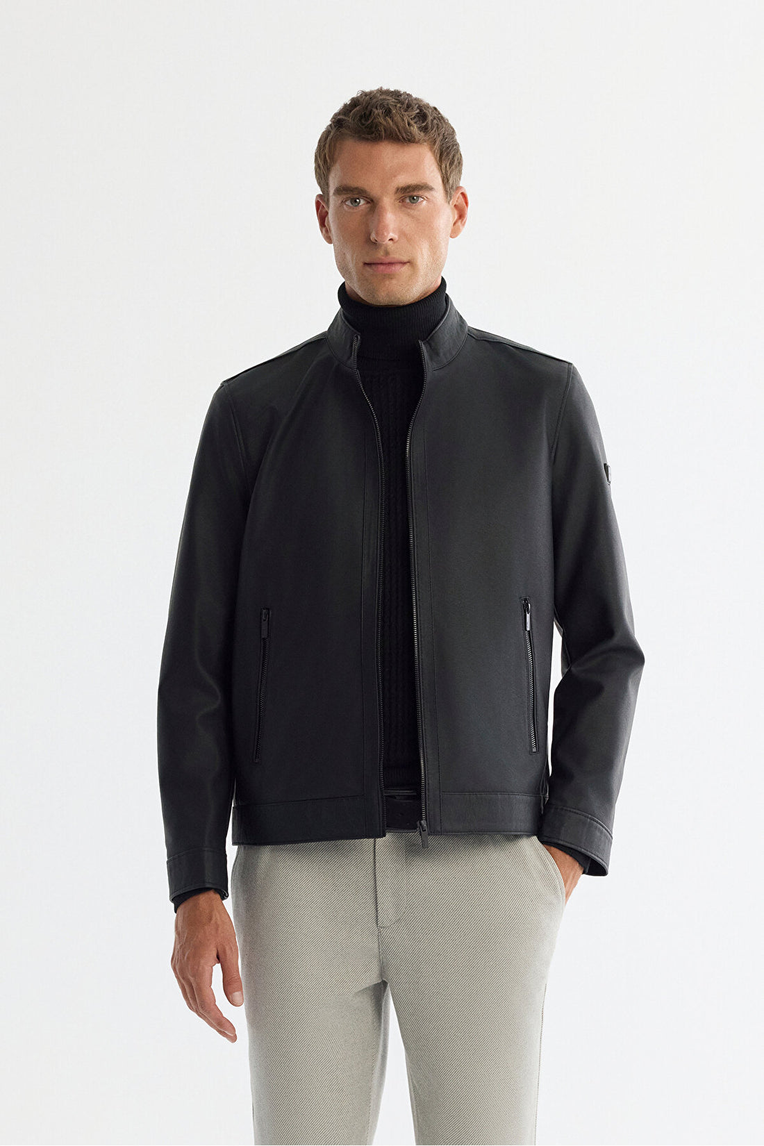 Erkek Siyah Dik Yaka Fermuarlı Deri Görünümlü Mevsimlik Comfort Fit Mont B006005