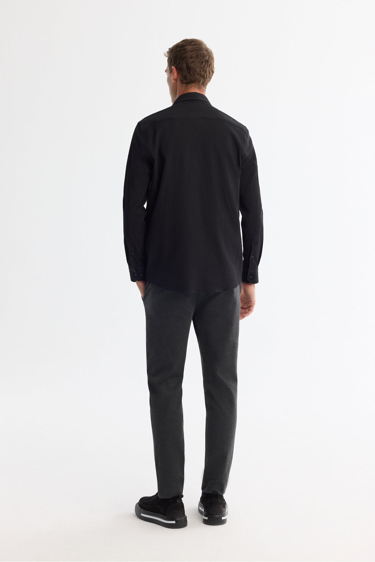 Erkek Siyah Düğmeli Yaka Kolay Ütülenir Comfort Fit Gömlek A42Y2071