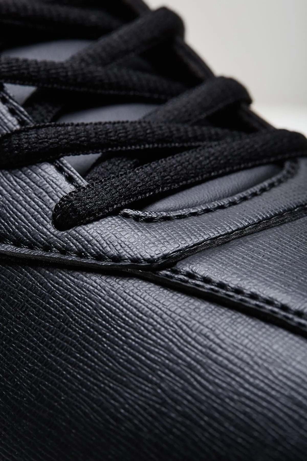 Neptun-4 Sneakers Black