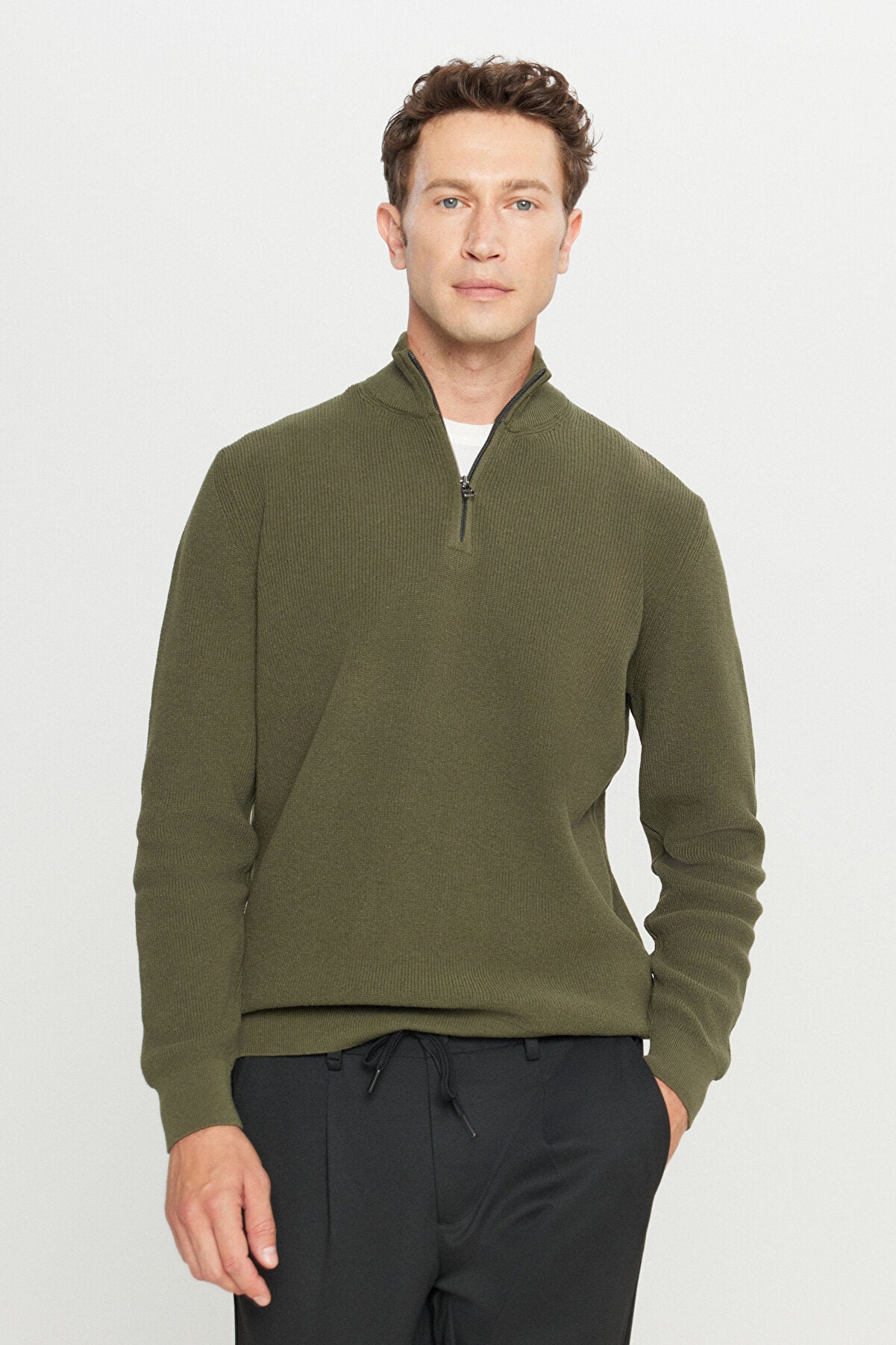 Men's Khaki Cotton Zipper Bato Collar Jacquard Standard Fit Regular Fit Sweater Sweater