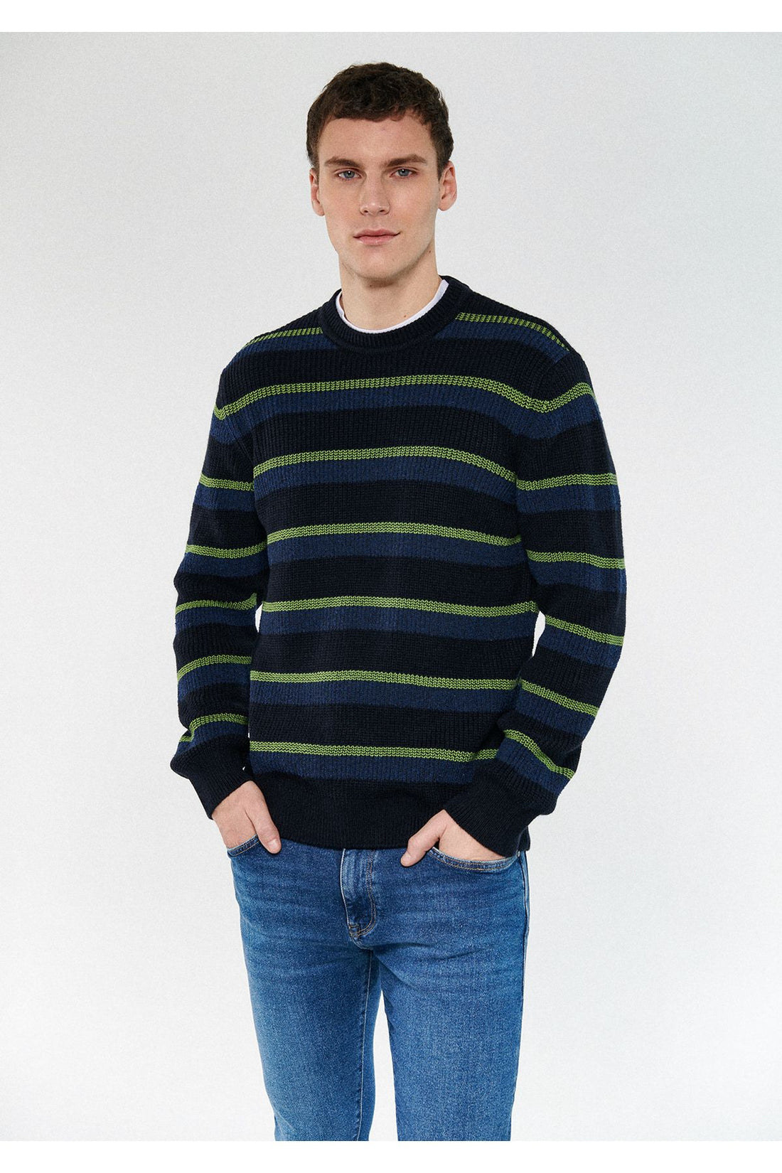 Striped Black Sweater Fitted/Fitted Fit 0710095-70490