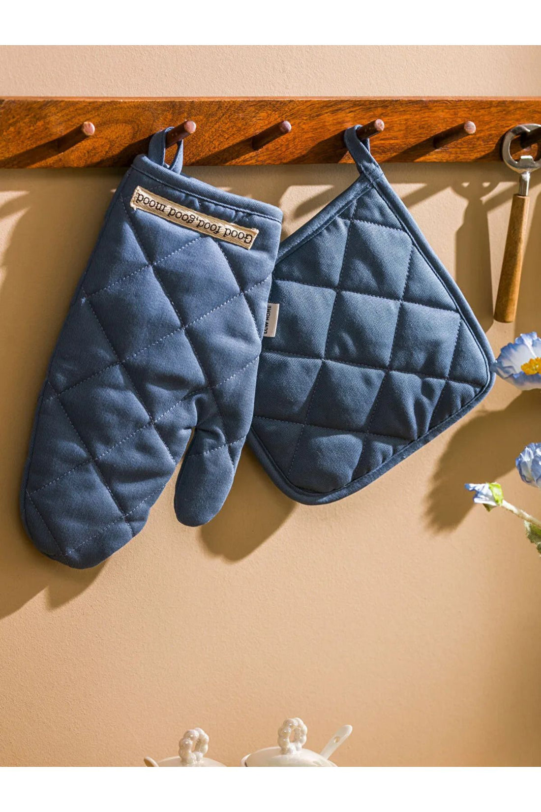 LCW Blue Letter Embroidered Oven Glove and Handle