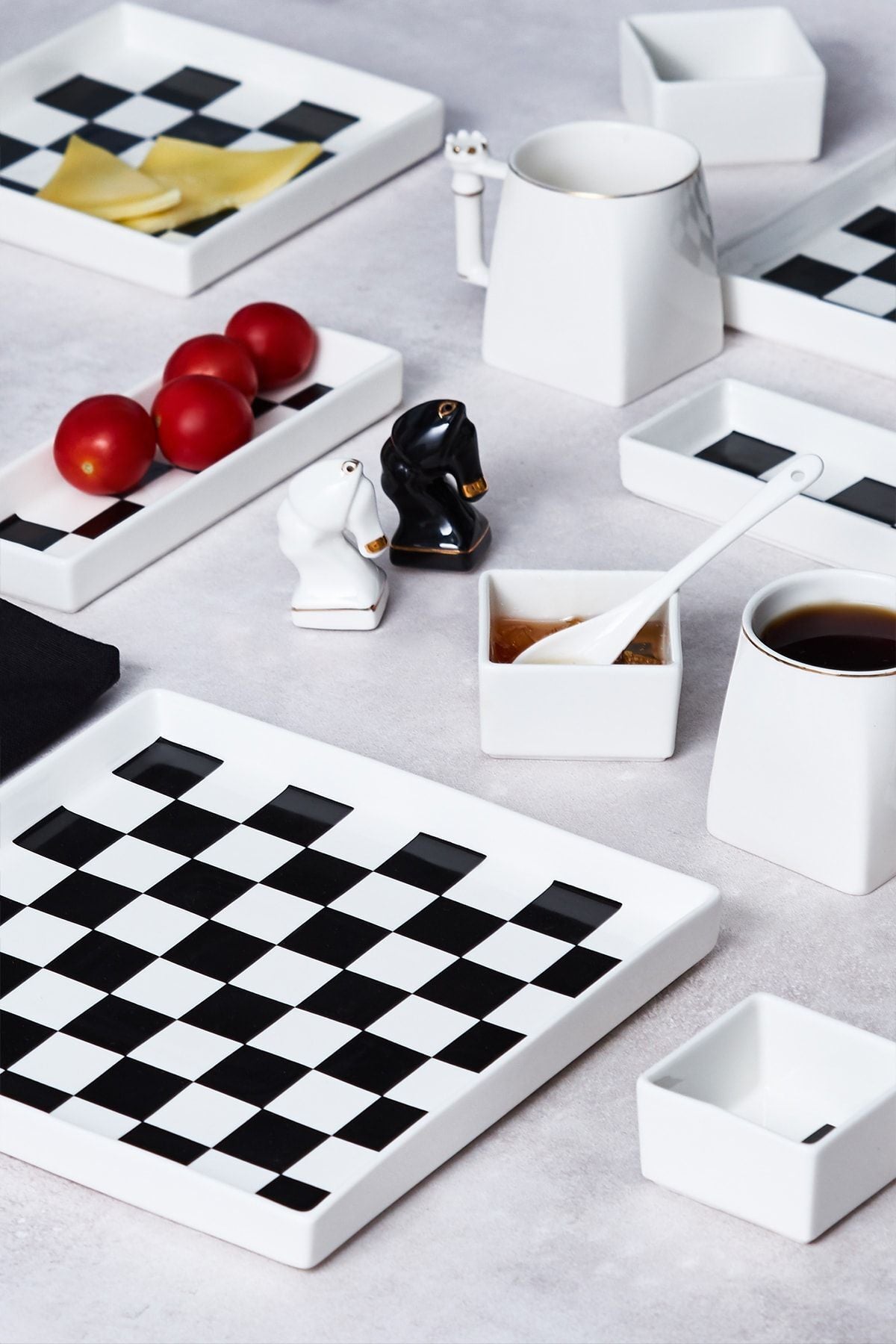 Chess 22 Piece Breakfast Set for 6