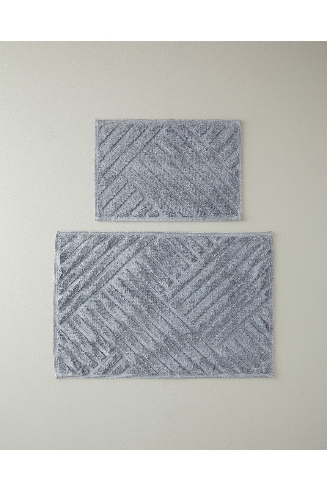 Linea Cotton Curl Bath Mat Set Grey