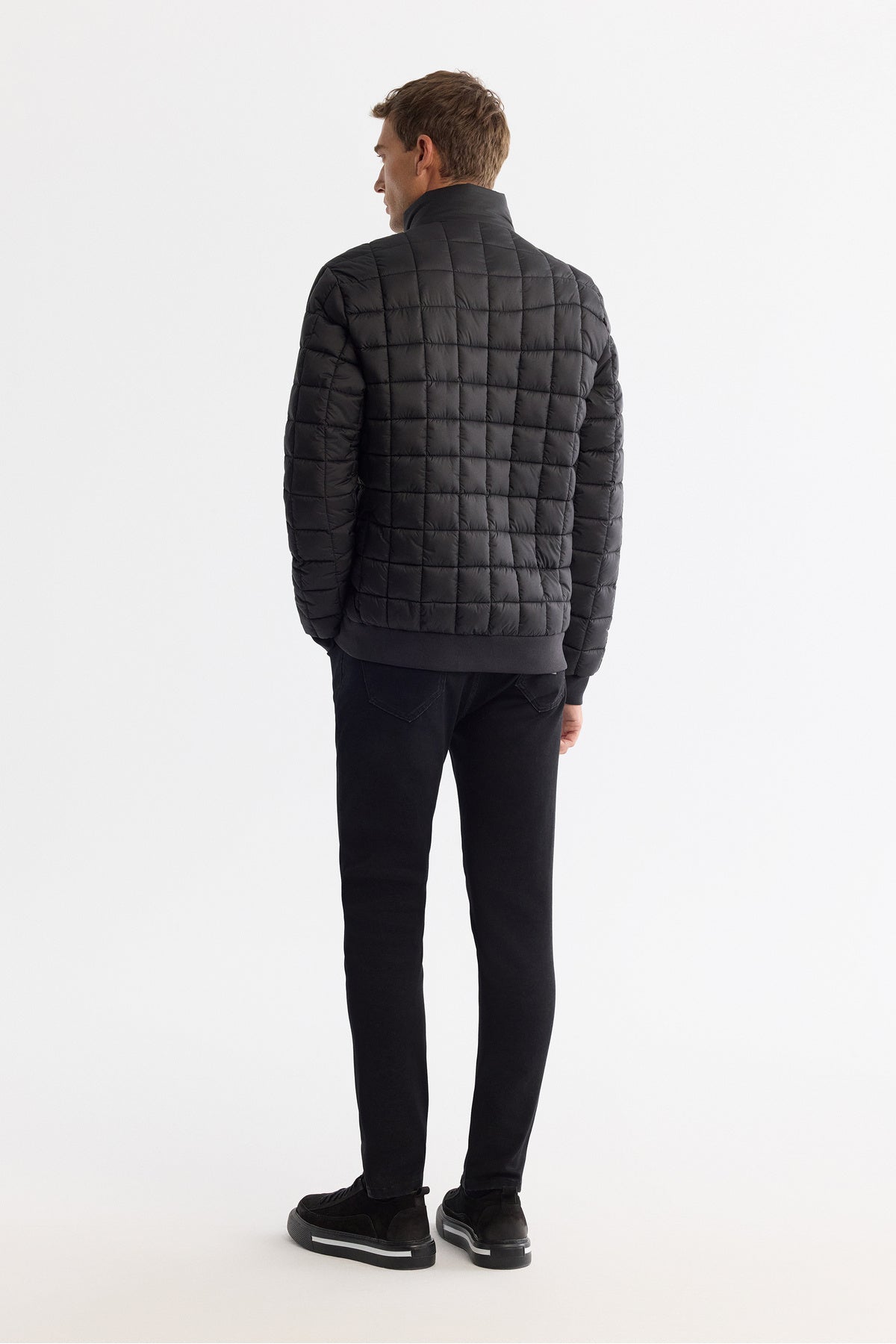 Erkek Siyah Dik Yaka Kapitone Desenli Şişme Comfort Fit Mont A42Y6078