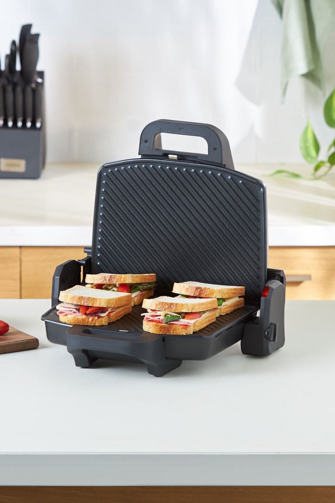 Future Essential Toaster Matte Black 1800 W