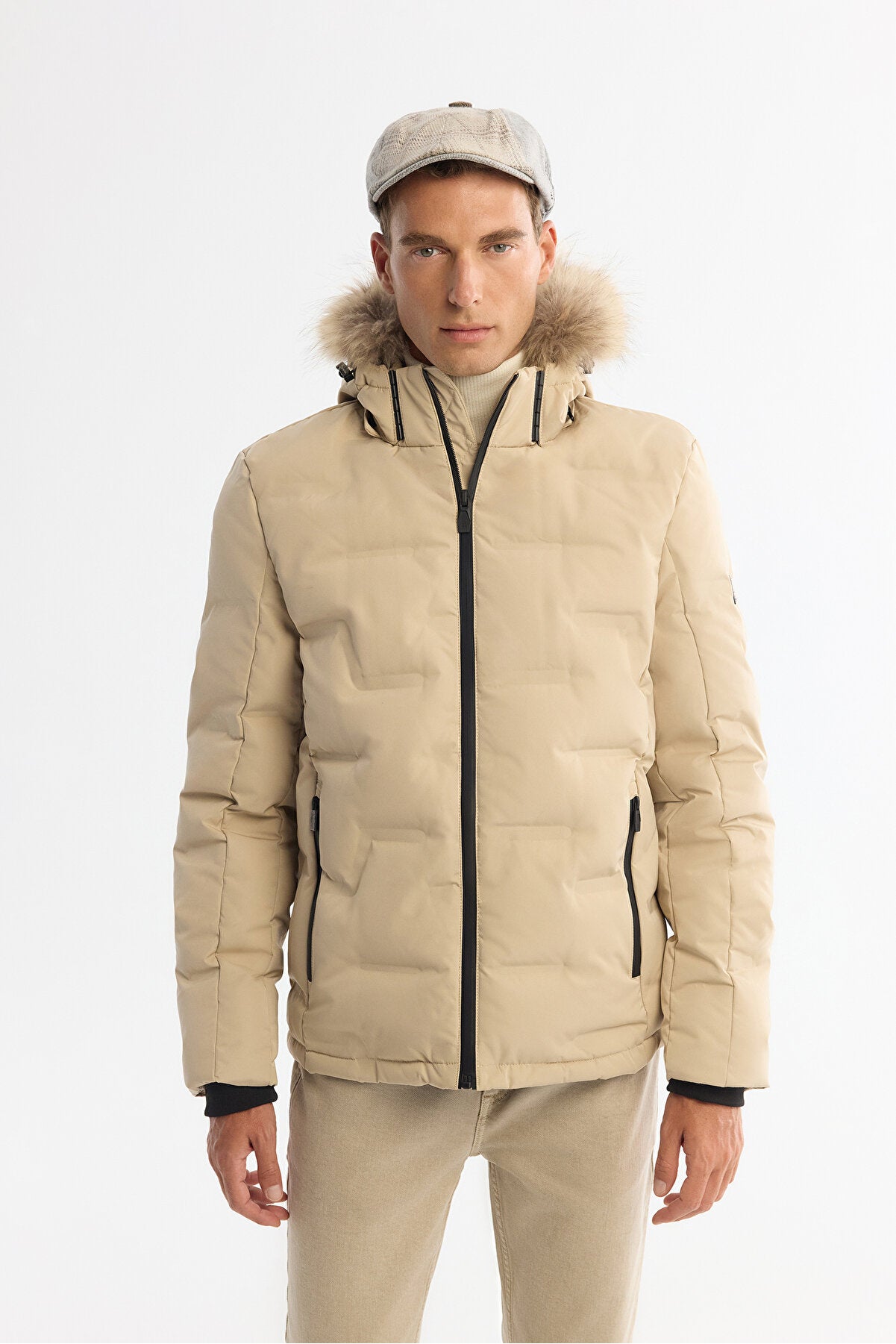Erkek Bej Kapüşonlu Su İtici Rüzgar Geçirmez Kaz Tüyü Şişme Comfort Fit Mont A42Y6010