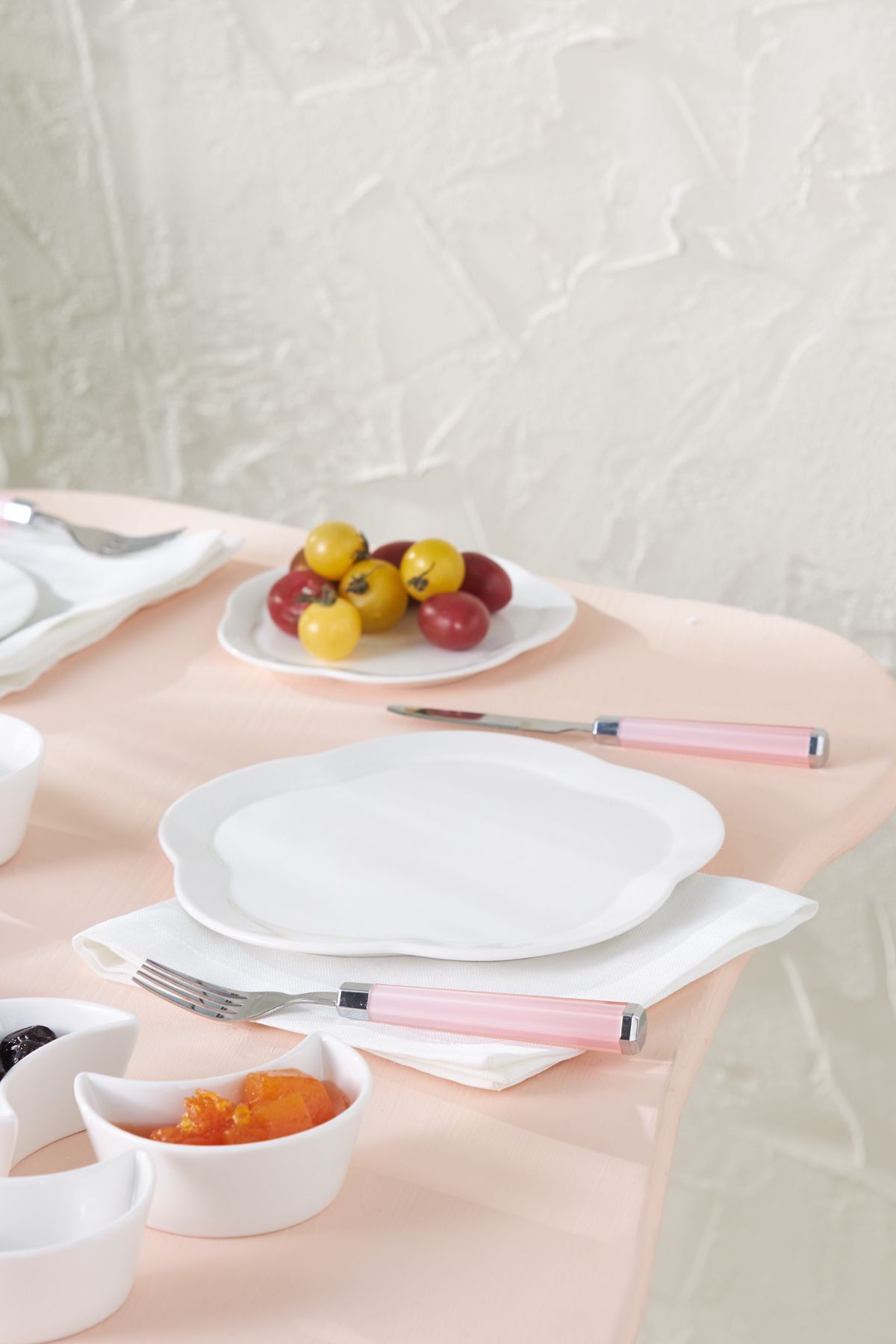 Rolly 18 Piece 4 Person Porcelain Breakfast Serving Set