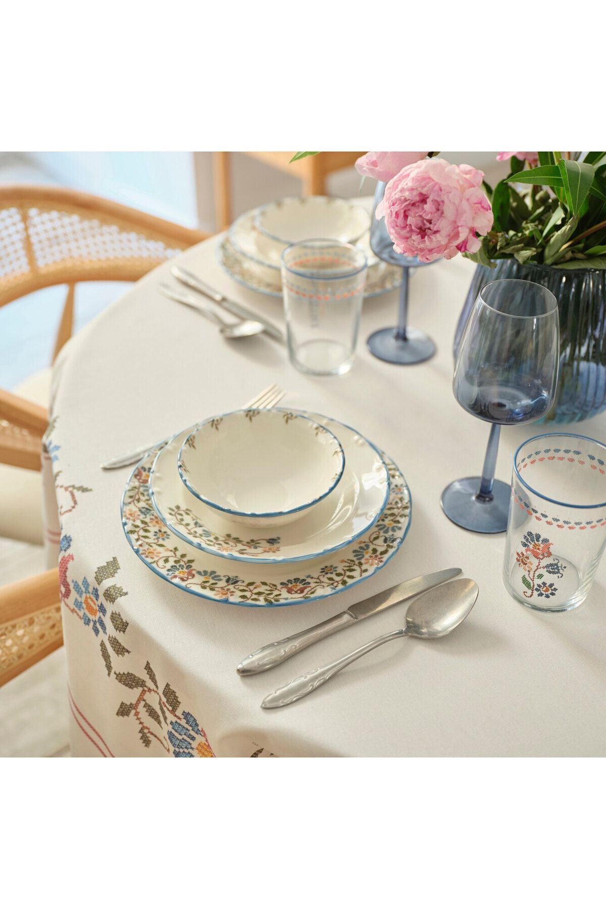 Vintage Porcelain 24 Piece 6 Seater Dinner Set Blue