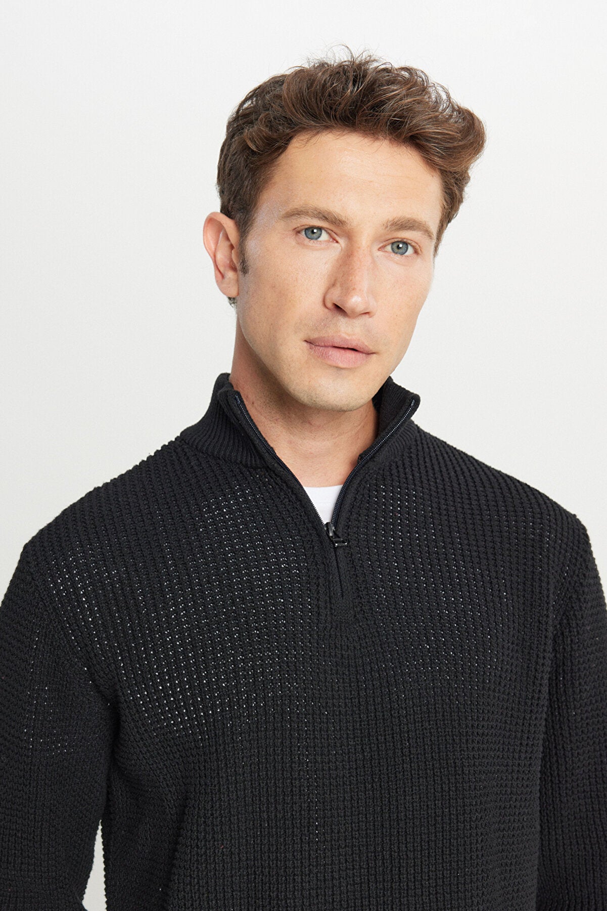 Men's Black Cotton Standard Fit Regular Fit Zipper Bato Collar Jacquard Knitwear Sweater