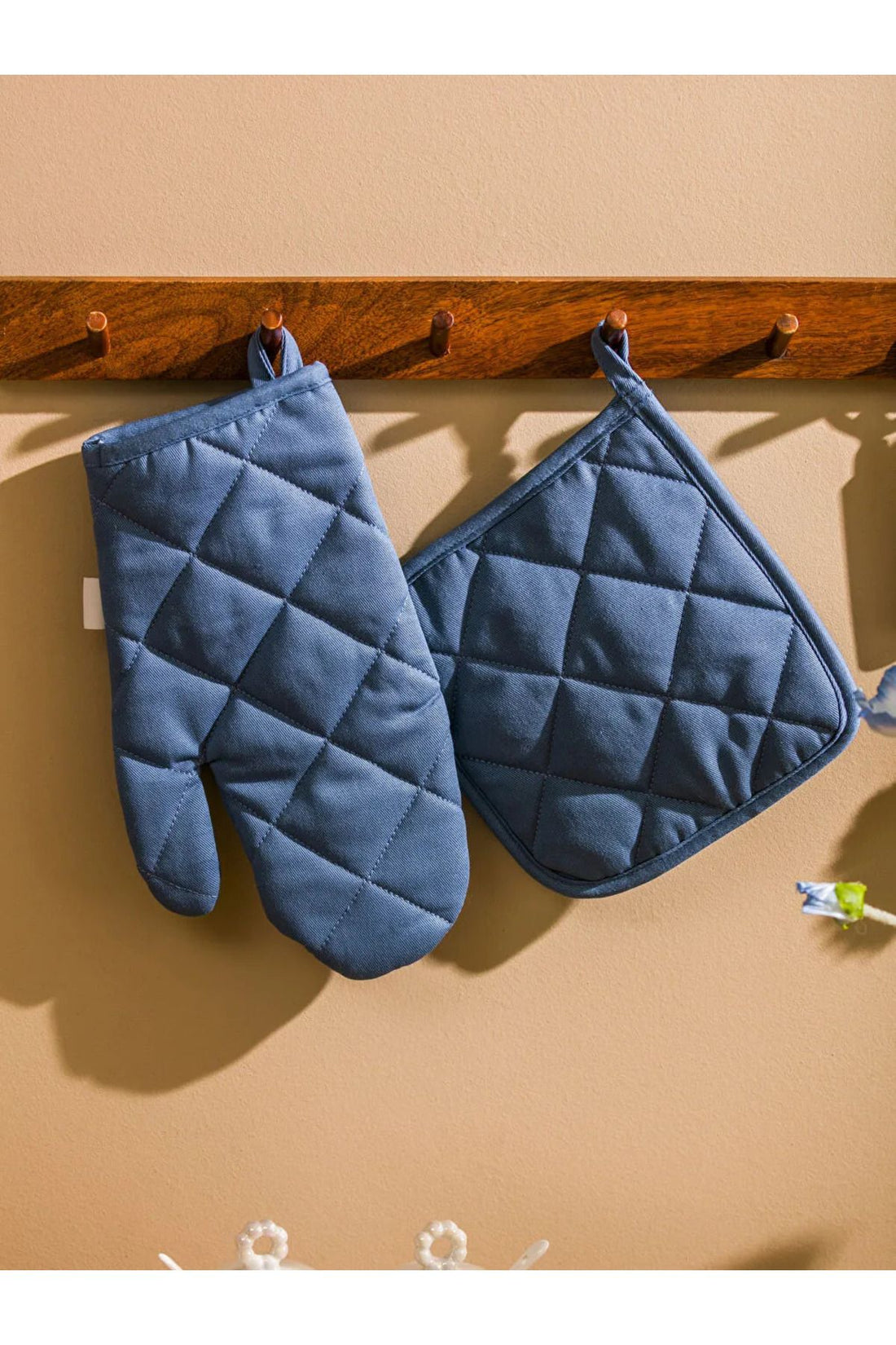 LCW Blue Letter Embroidered Oven Glove and Handle