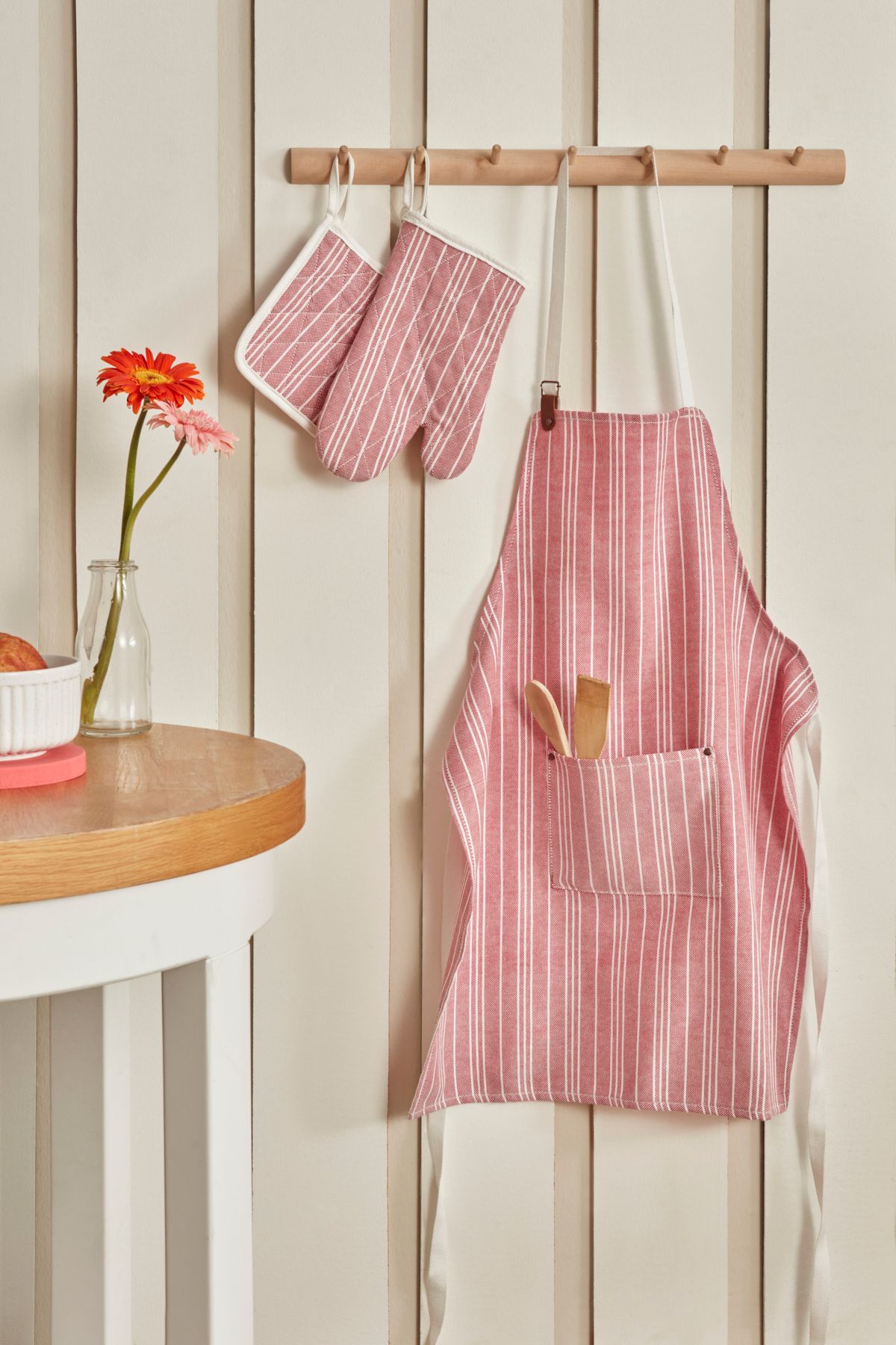 Fabricia Kitchen Apron Red