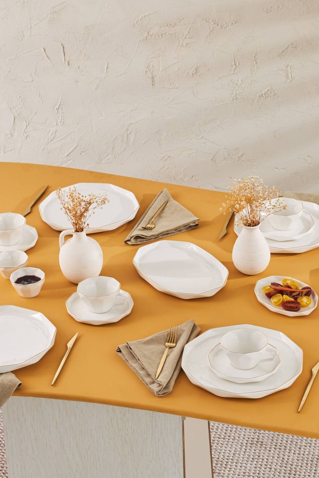 Diamond 34 Pieces 6 Seater Porcelain Breakfast Set Gold