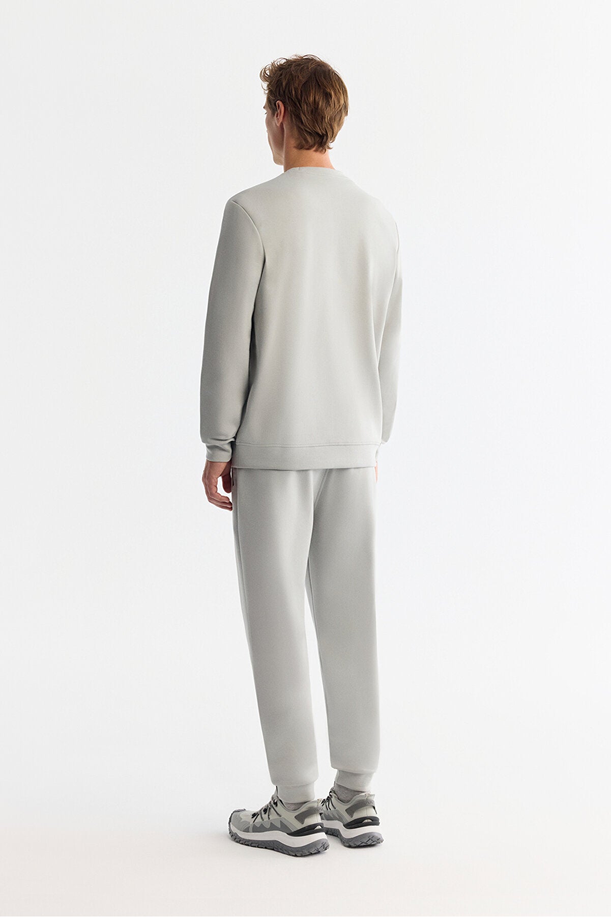 Erkek Gri Bisiklet Yaka Esnek Yumu��ak Doku ��nterlok Kuma�� Basic Regular Fit Sweatshirt B001100