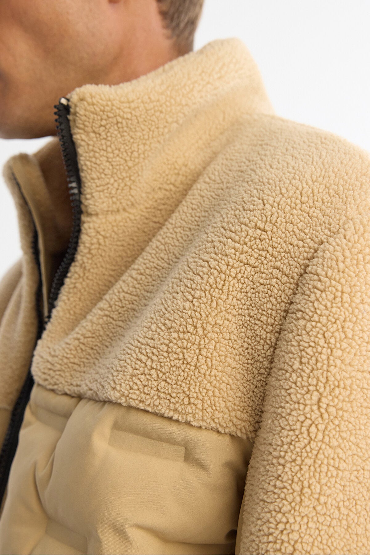 Erkek Bej Dik Yaka Su İtici Rüzgar Geçirmez Elyaf Şişme Peluş Comfort Fit Mont A42Y6017