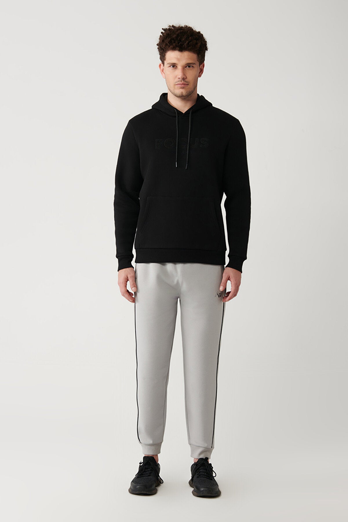 Men's Black Charcoal Fabric Hooded Collar Slit Embroidered Kangaroo Pocket Sweatshirt A32Y1193