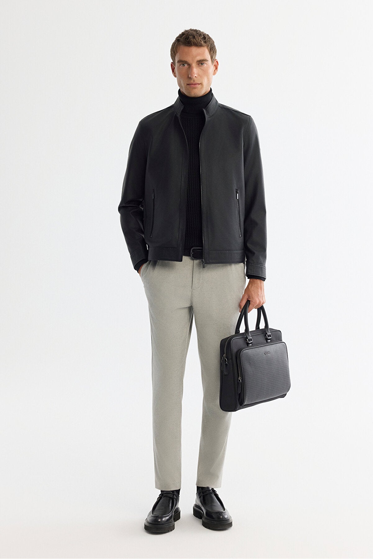 Erkek Siyah Dik Yaka Fermuarlı Deri Görünümlü Mevsimlik Comfort Fit Mont B006005