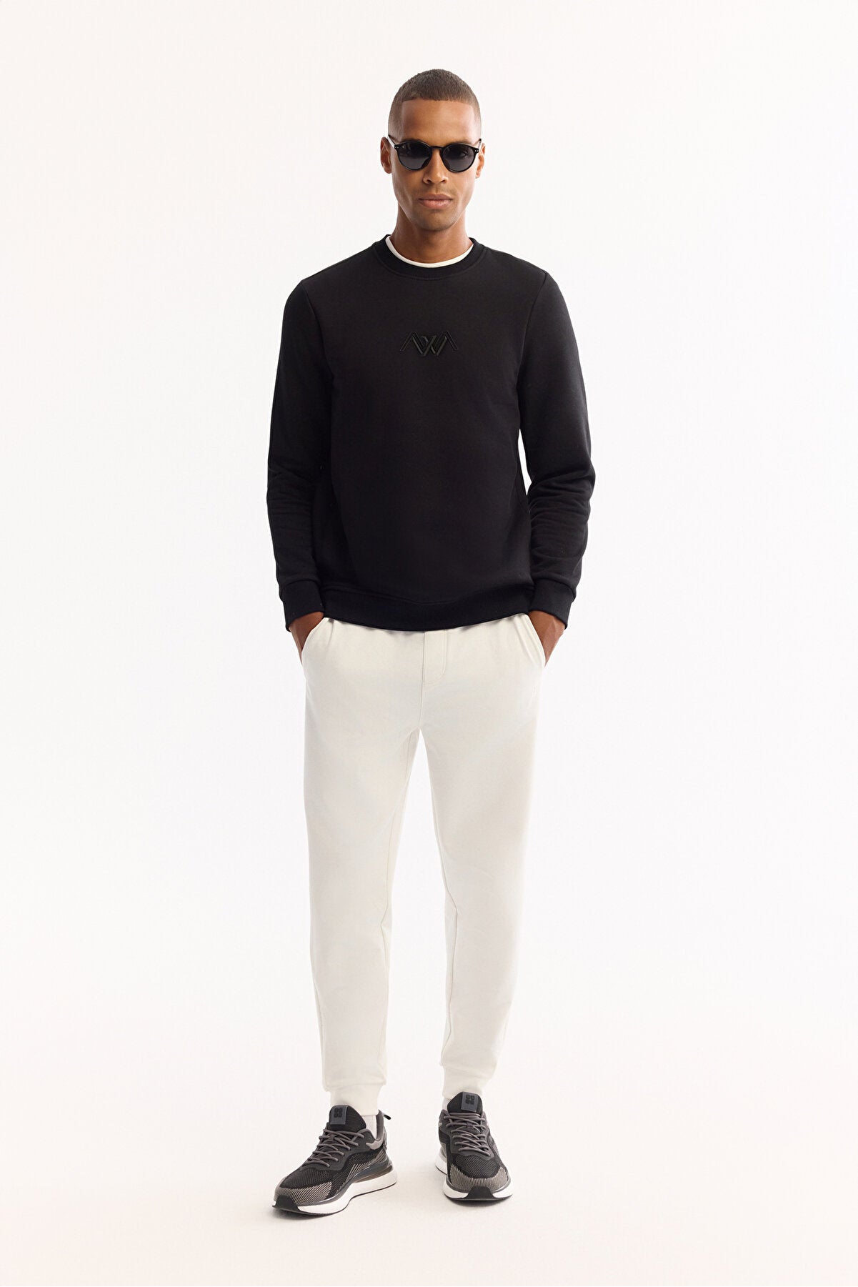 Erkek Siyah Bisiklet Yaka Pamuklu Şardonlu Baskılı Regular Fit Sweatshirt B001033