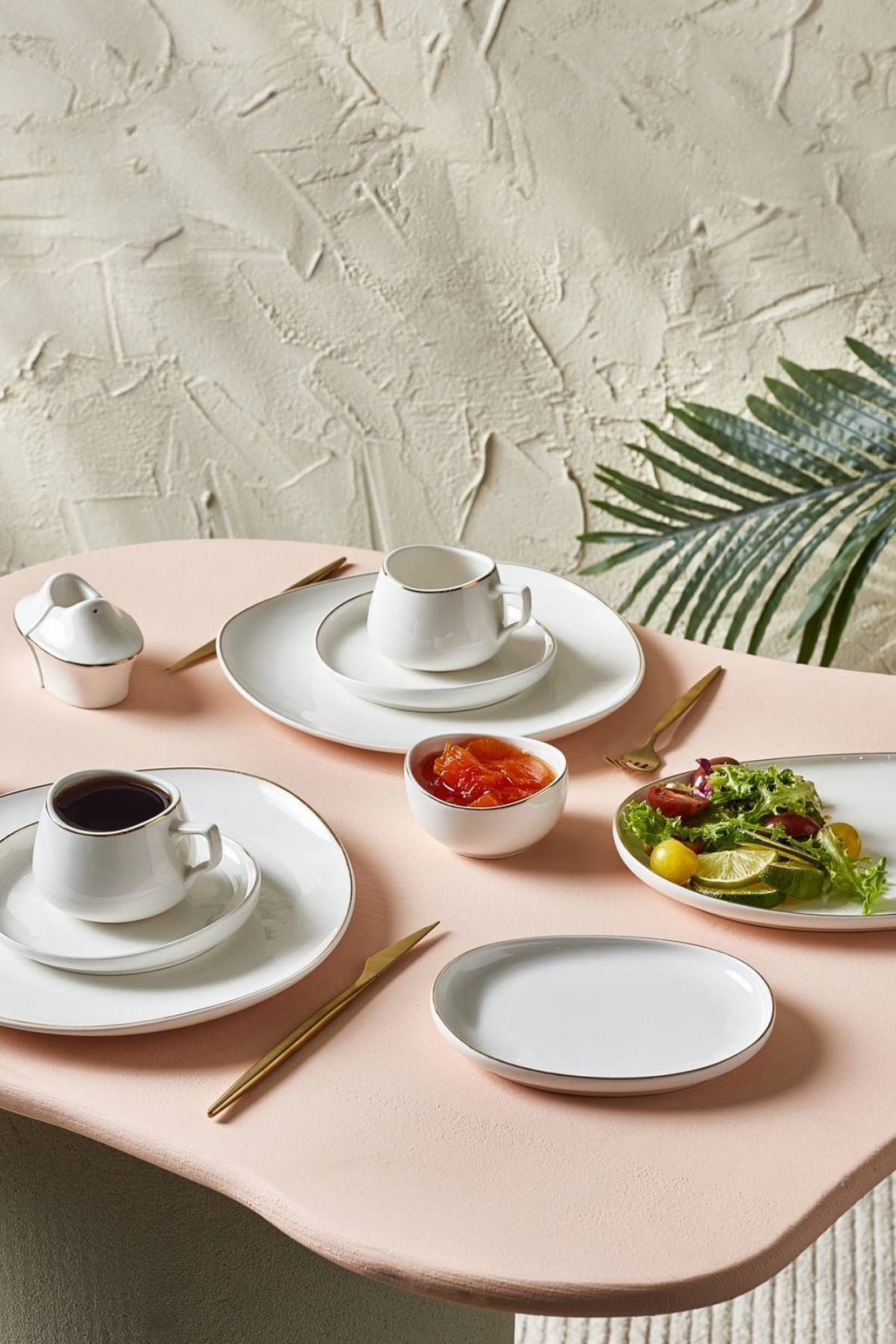 Streamline Hole 34 Piece Breakfast Set for 6 Persons Gold