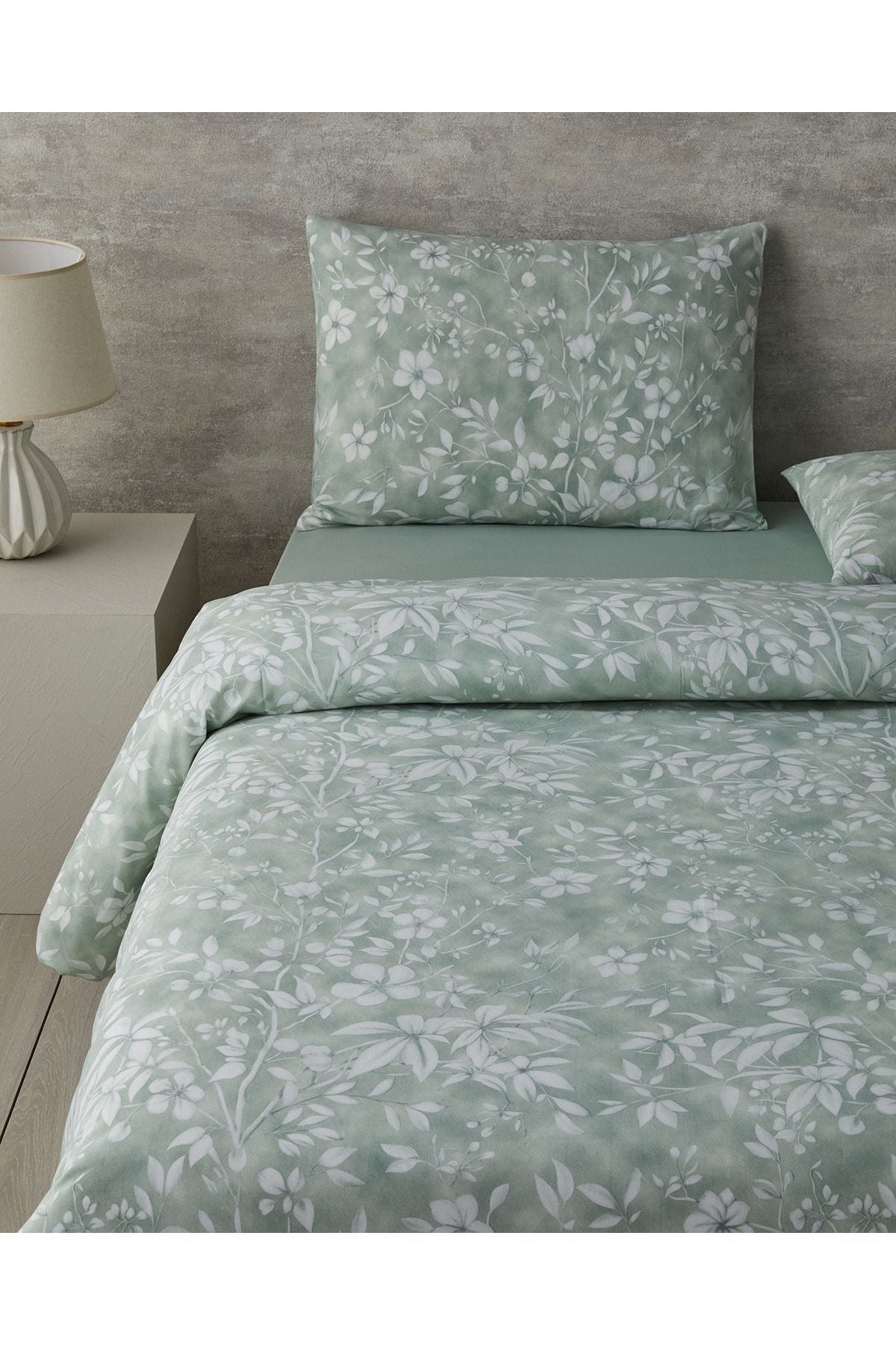 Ivy Flowers Double Size Duvet Cover Set Green