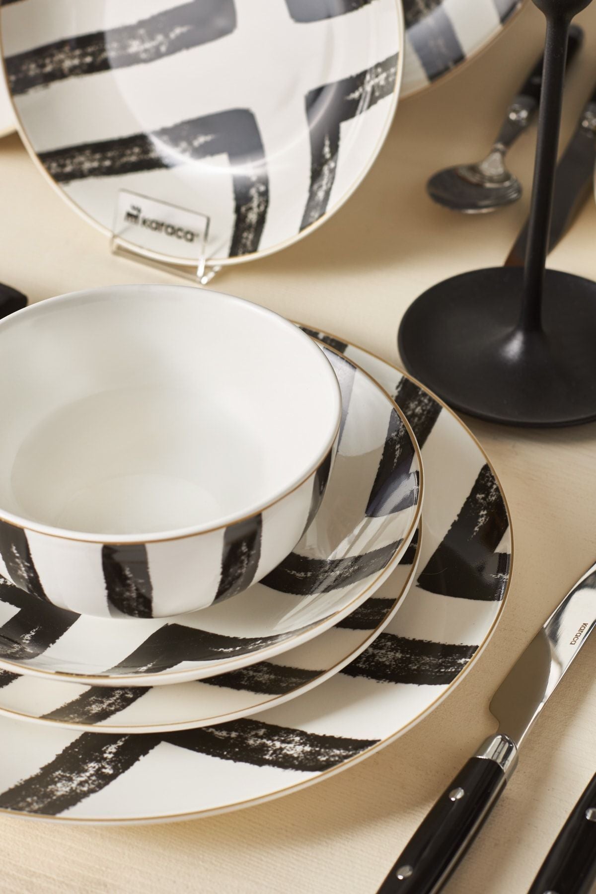 Black Blush Porcelain 24 Piece 6 Seater Dinner Set