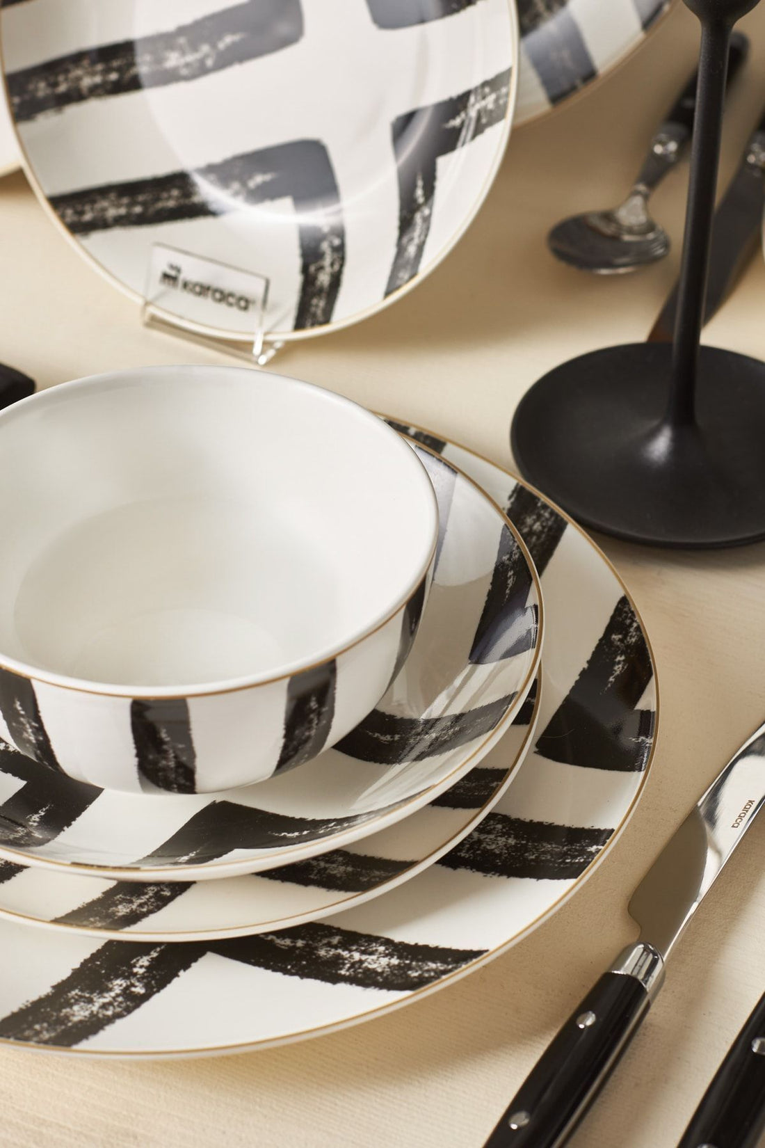 Black Blush Porcelain 24 Piece 6 Seater Dinner Set