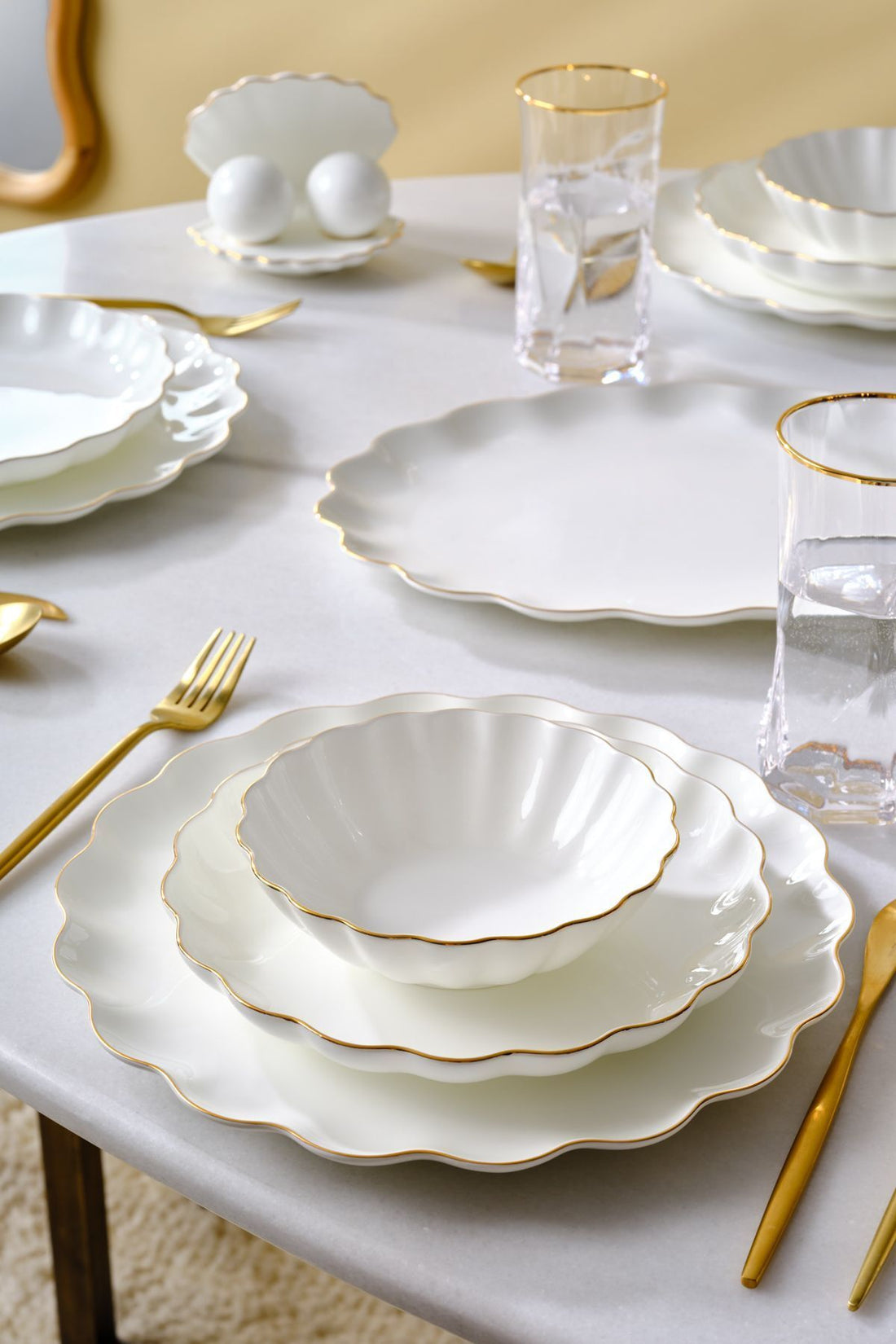 Fine Pearl Extra Shell 58 Pieces 12 Seater Dinner Set Gold