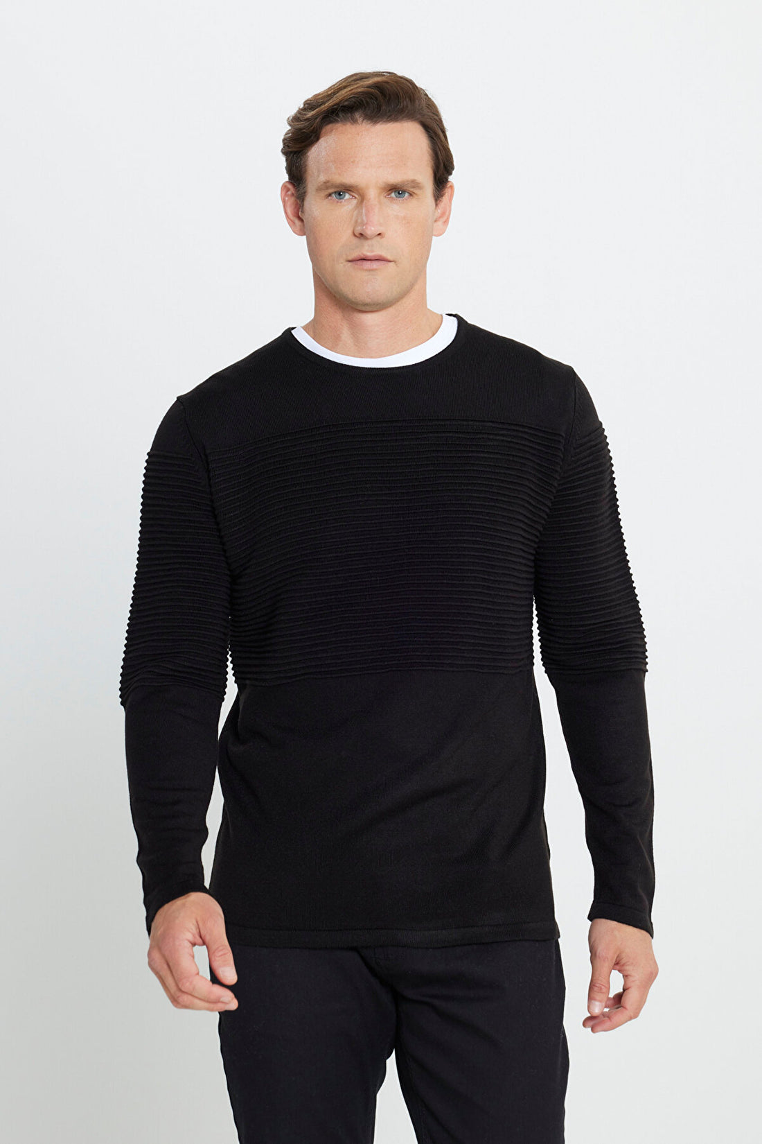 Men's Black Anti-Pilling Anti-Pilling Standard Fit Crew Neck Textured Knitwear Sweater