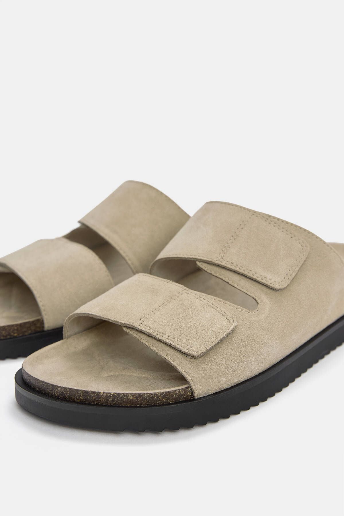 Plain suede slippers with buckle