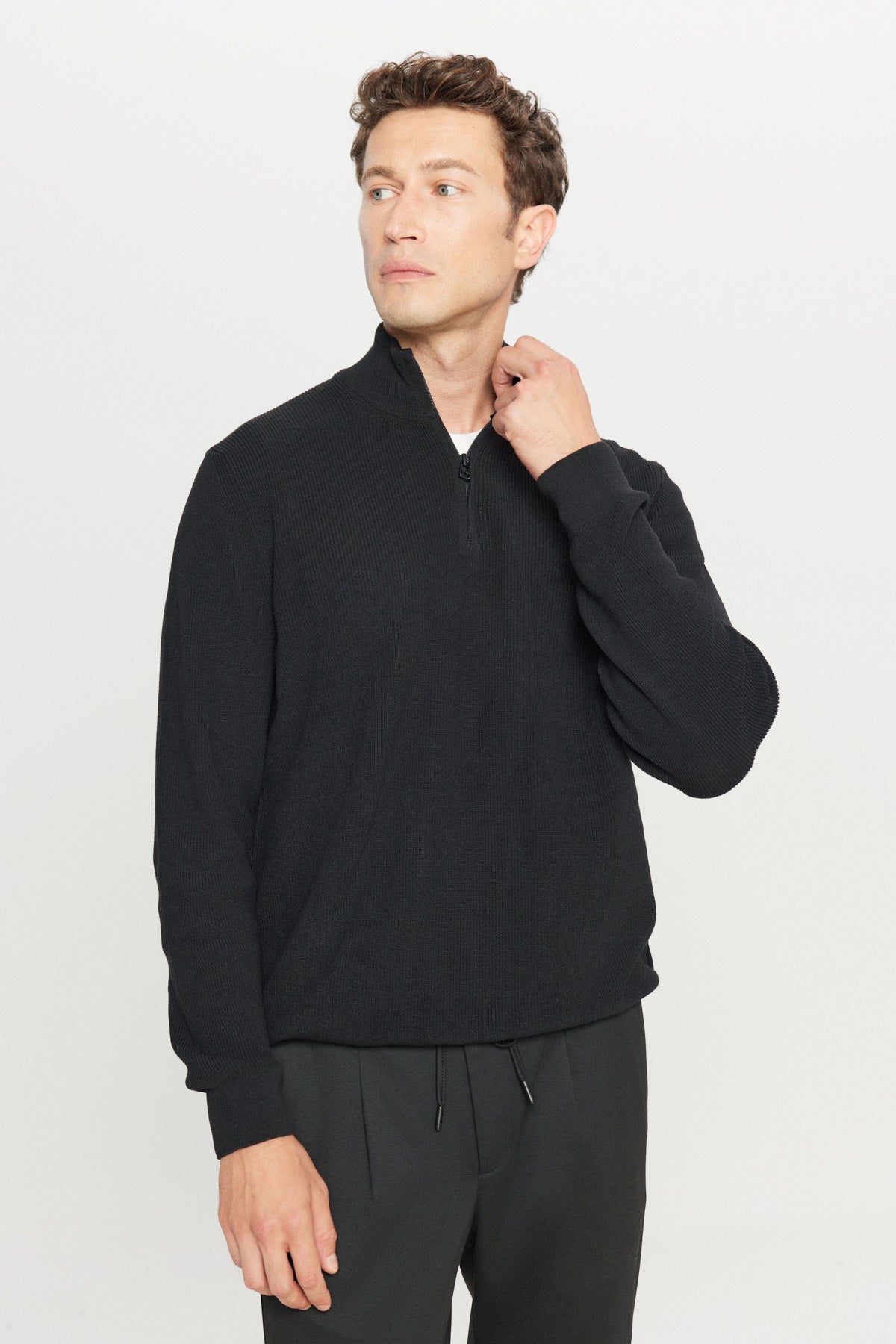 Men's Black Cotton Zipper Bato Collar Jacquard Standard Fit Regular Fit Knitwear Sweater