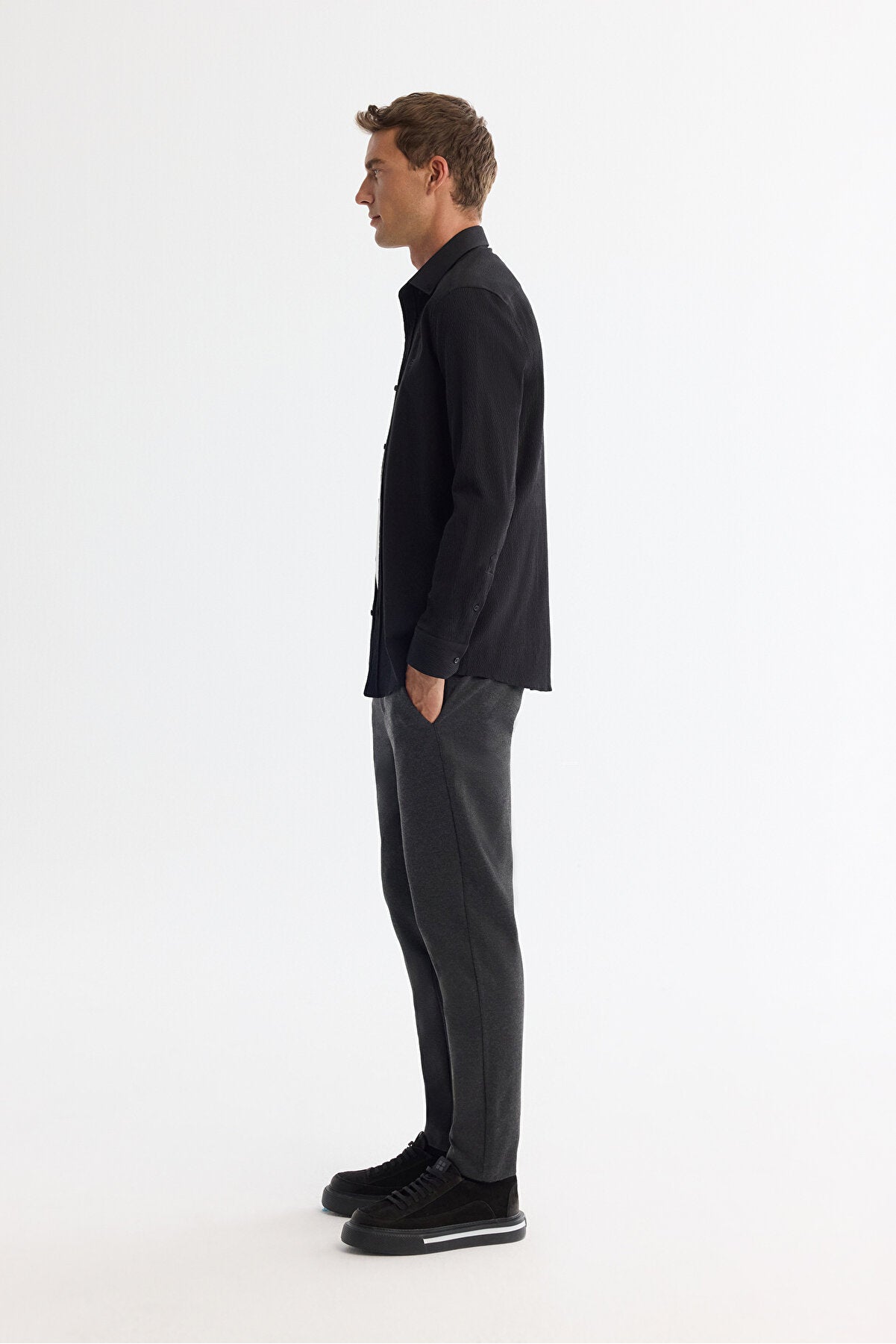 Erkek Siyah Düğmeli Yaka Kolay Ütülenir Comfort Fit Gömlek A42Y2071