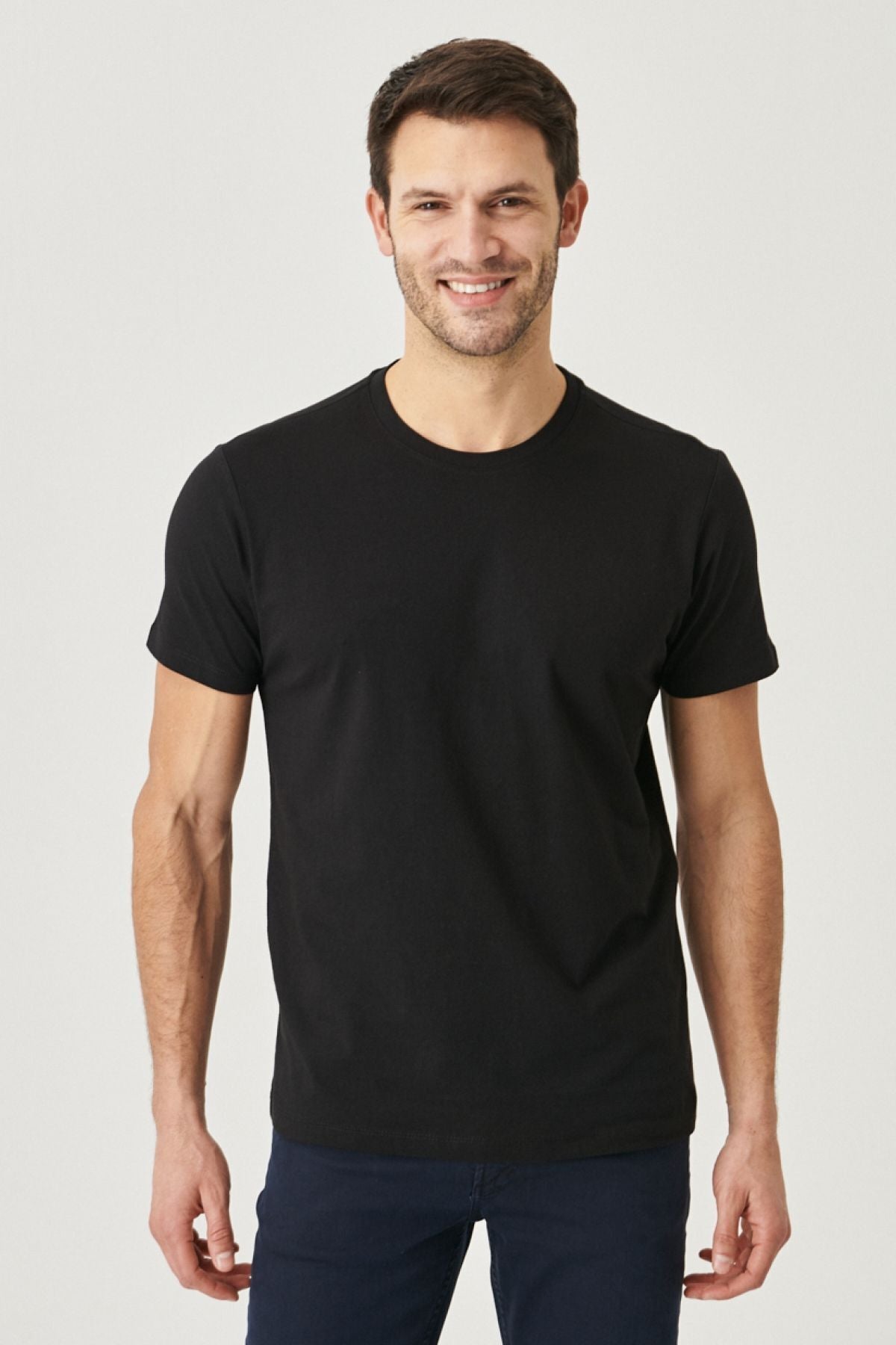 Men's Black 100% Cotton Slim Fit Slim Fit Crew Neck Basic T-Shirt