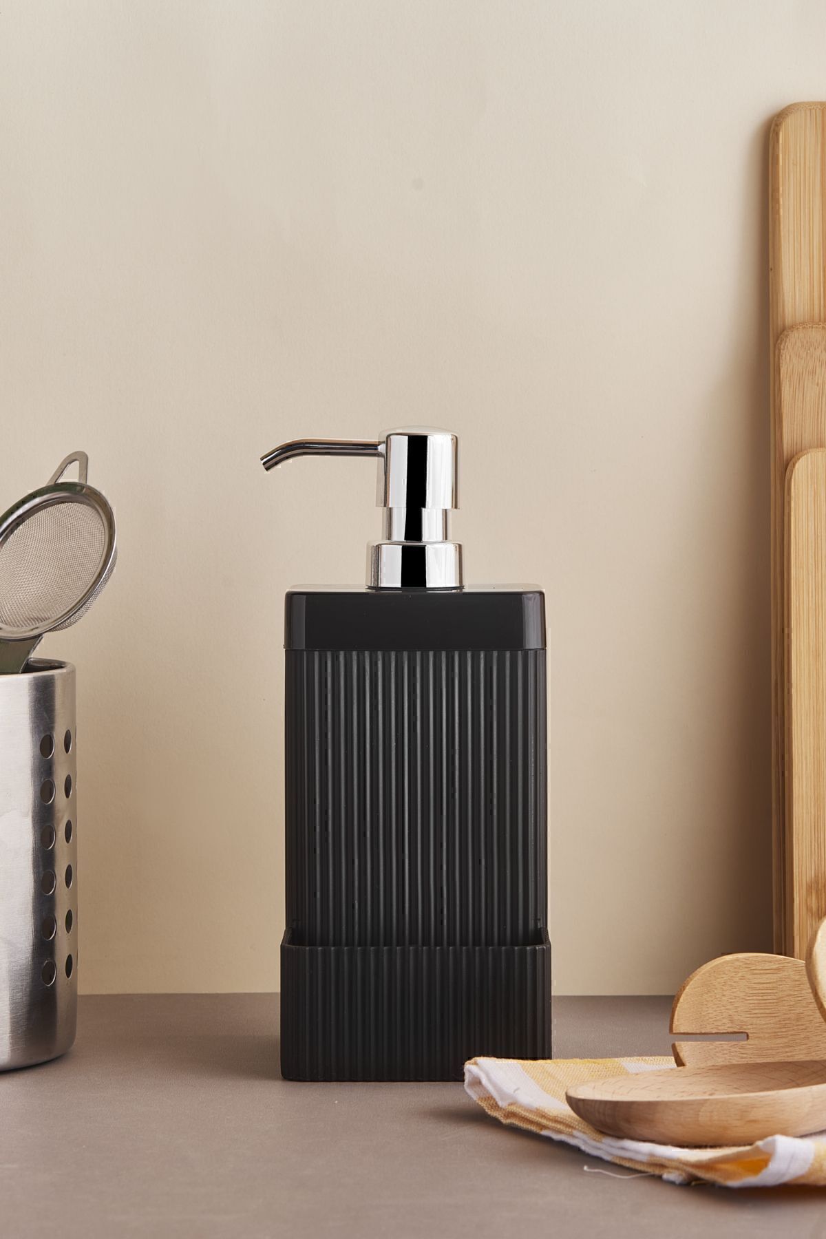 Lisbone Black Kitchen Liquid Soap Dispenser with Sponge