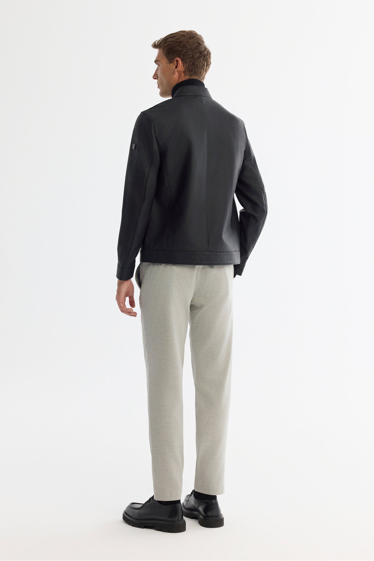 Erkek Siyah Dik Yaka Fermuarlı Deri Görünümlü Mevsimlik Comfort Fit Mont B006005