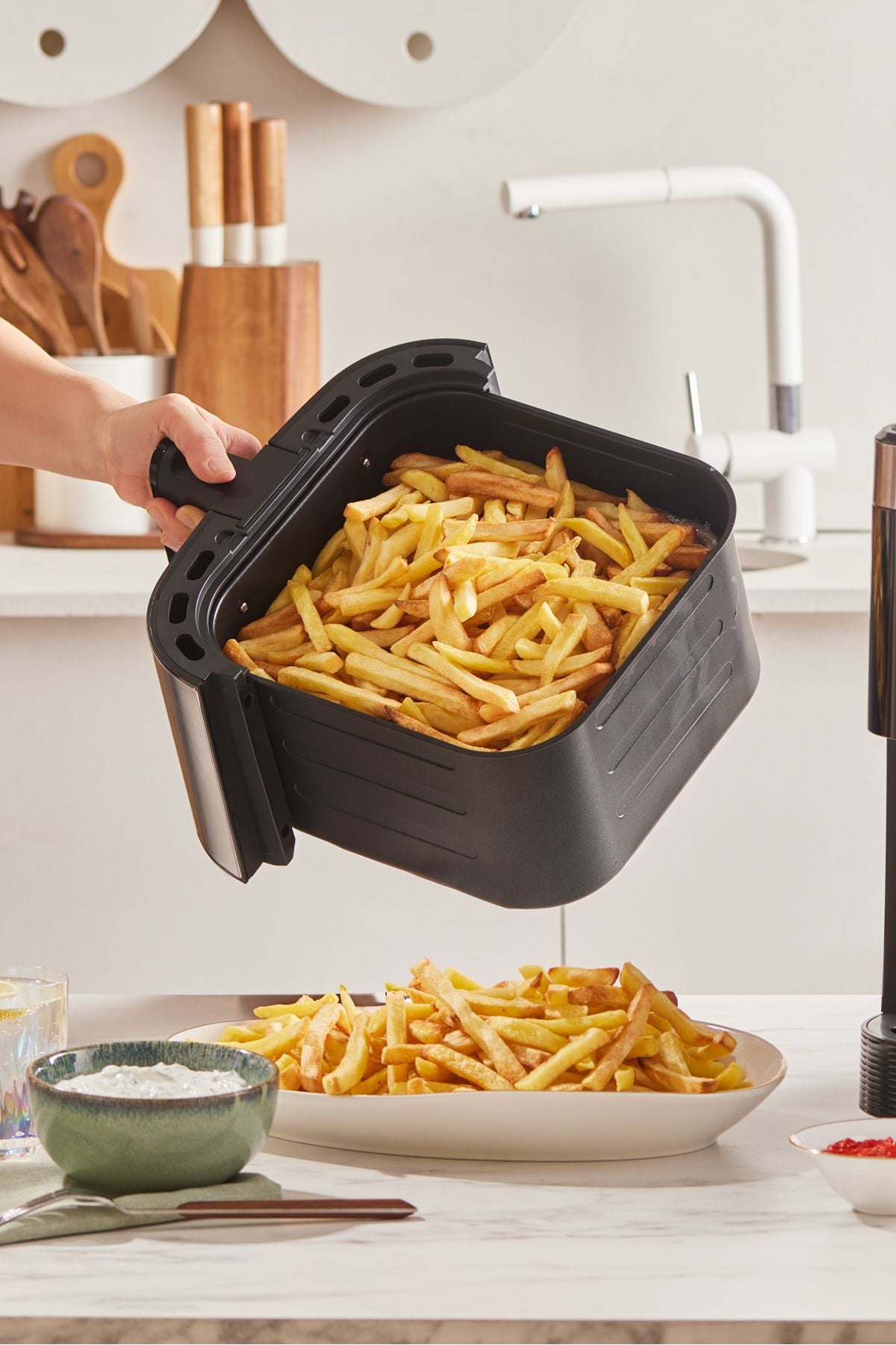 Gourmet 9 Liter Extra Large Volume 8 Person Airfryer