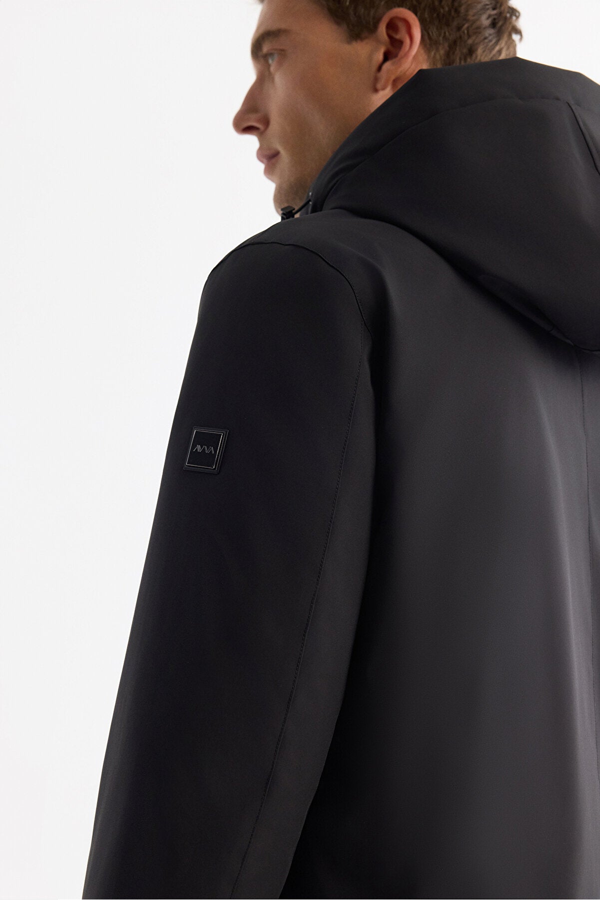 Erkek Siyah Çıkma Kapüşonlu Su İtici Rüzgar Geçirmez Uzun Comfort Fit Mont A42Y6151