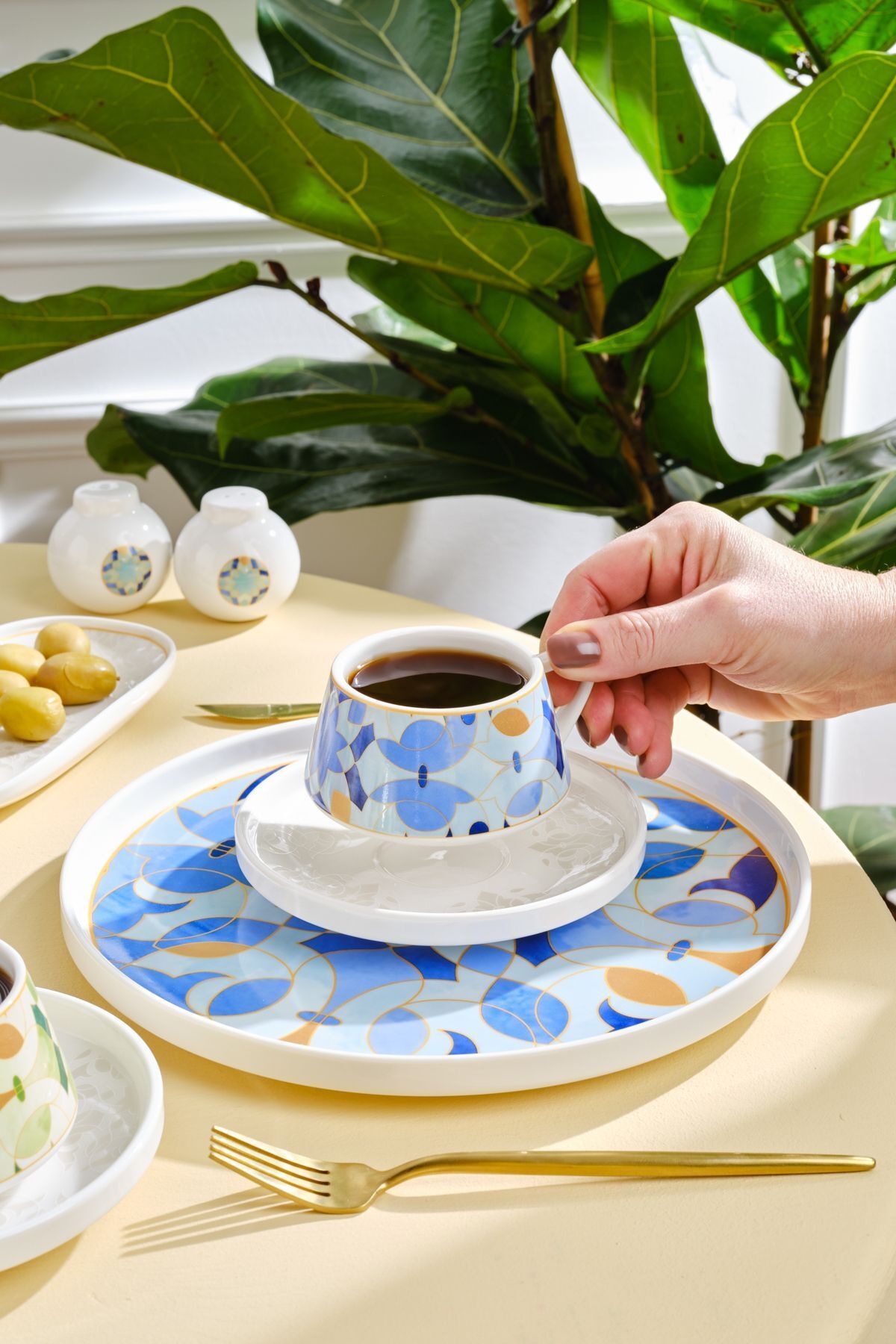 Streamline Aria 34 Pieces 6 Person Porcelain Breakfast/Serving Set