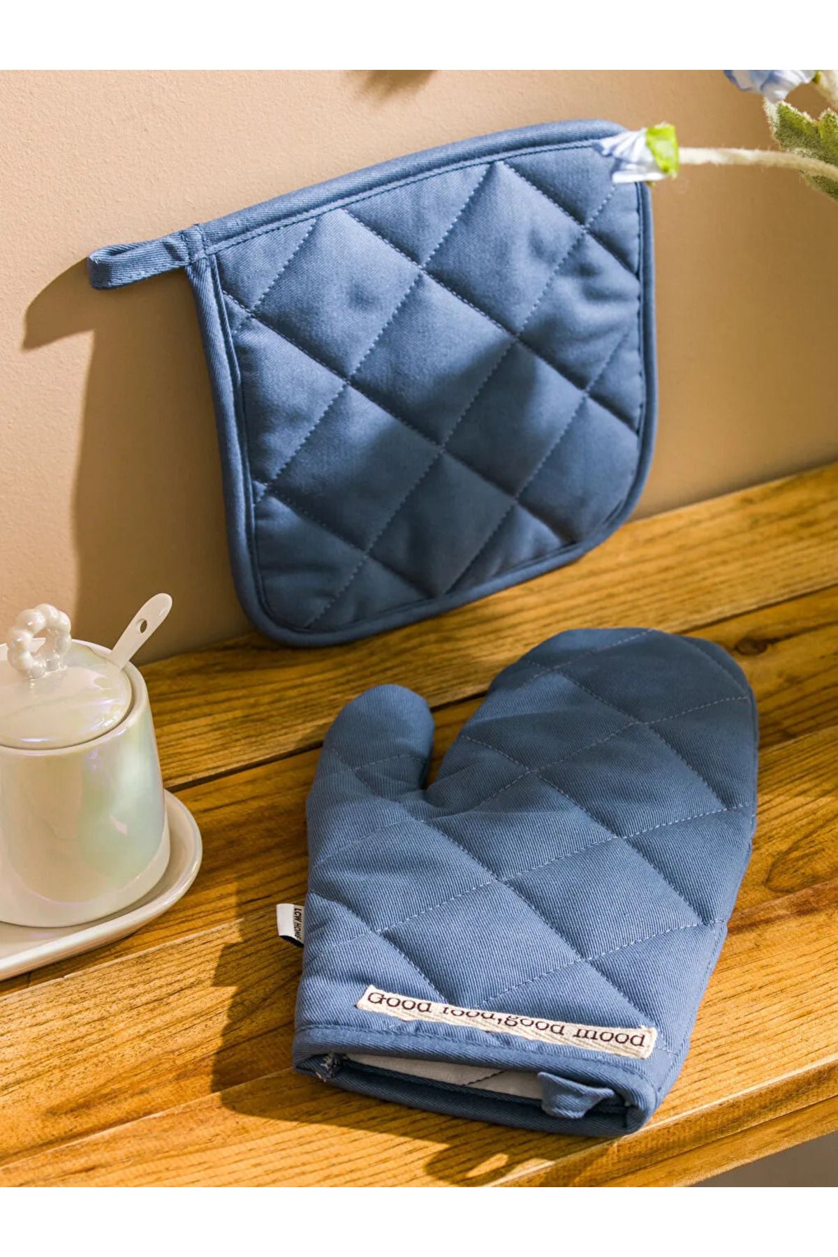 LCW Blue Letter Embroidered Oven Glove and Handle