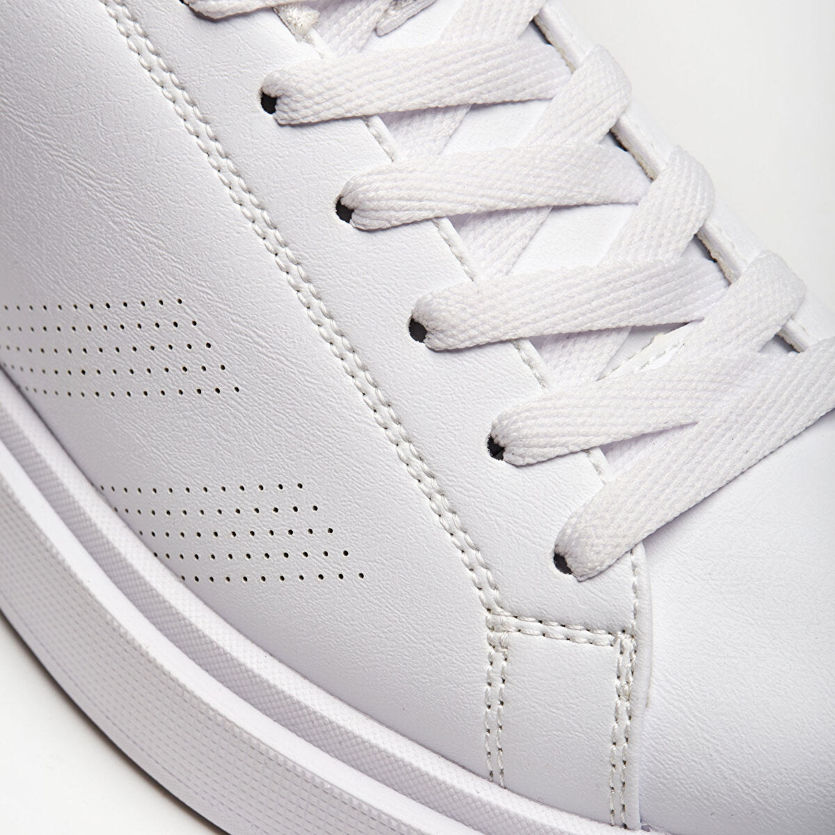 Loyal 2 Women Sneaker Shoes