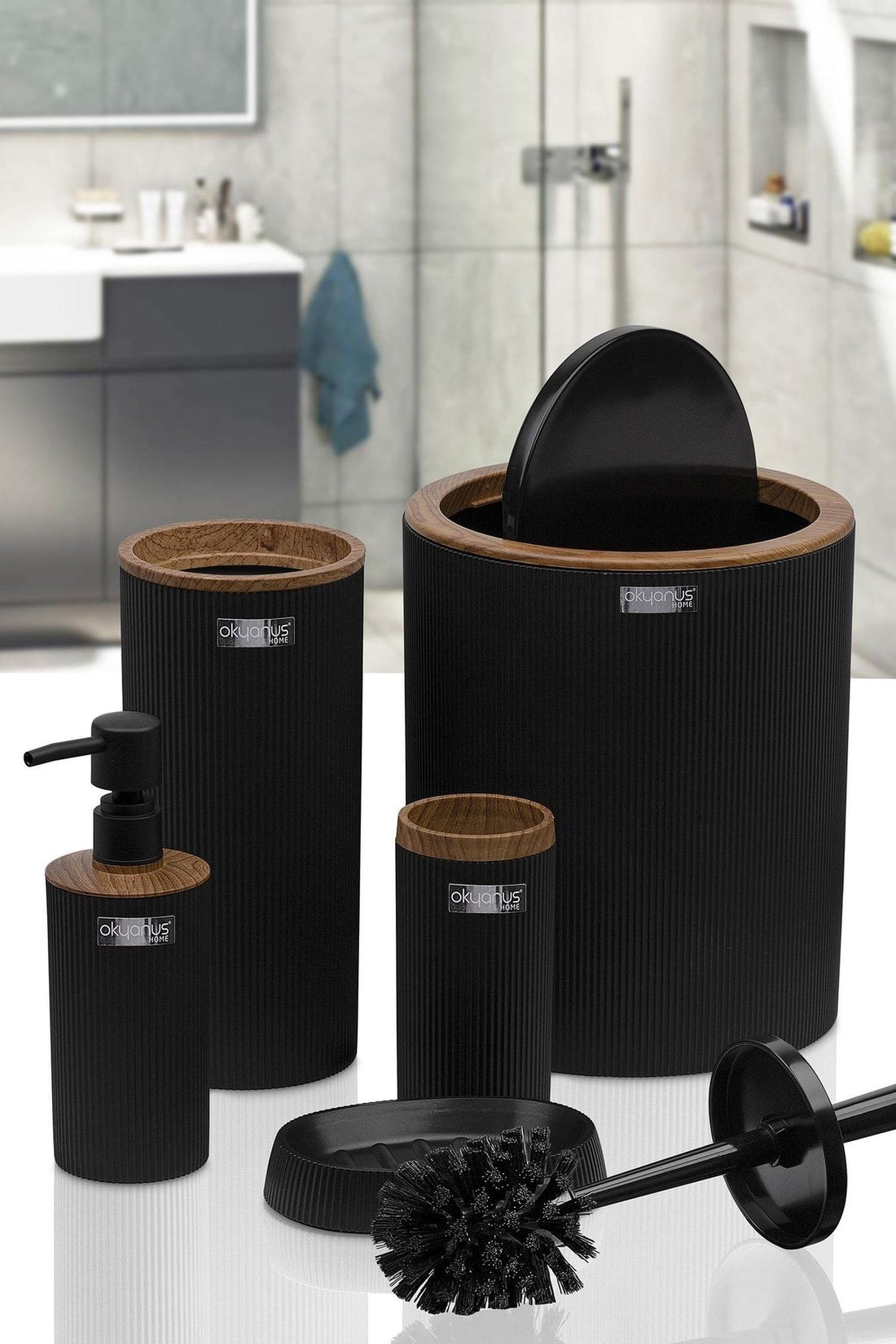 Mina Black Wood Pattern Striped Round 5-Piece Bathroom Set