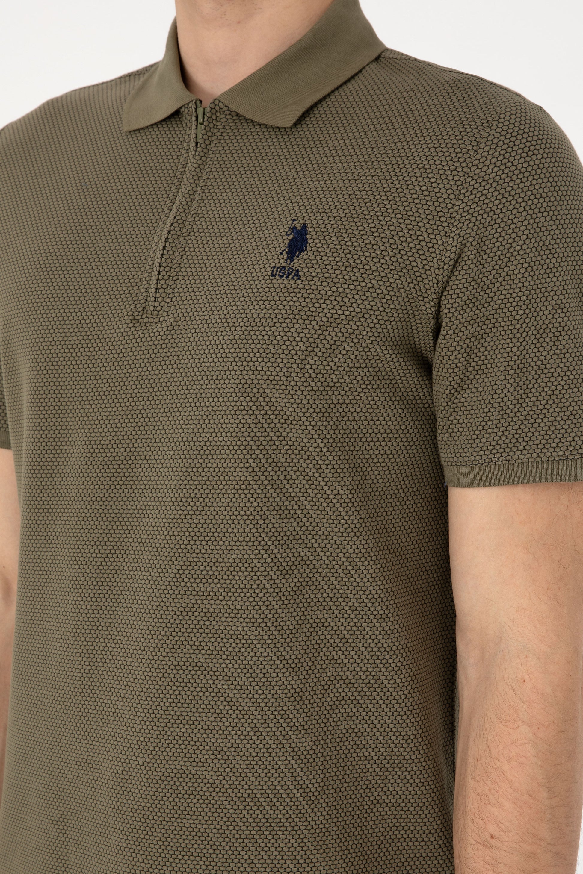 Men's Regular Fit Zippered Mink Textured T-Shirt