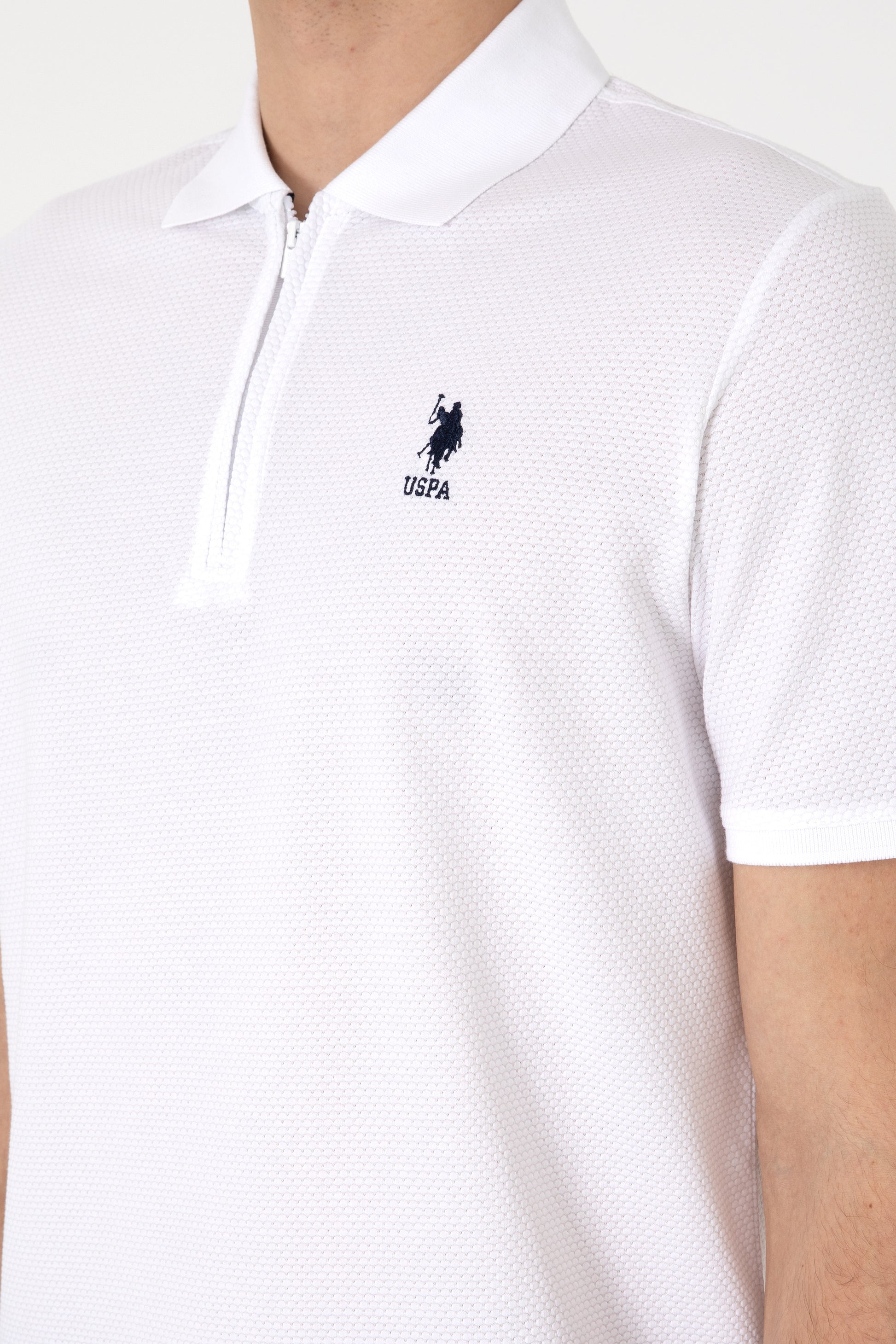 Men's Regular Fit Zipper White Textured T-Shirt