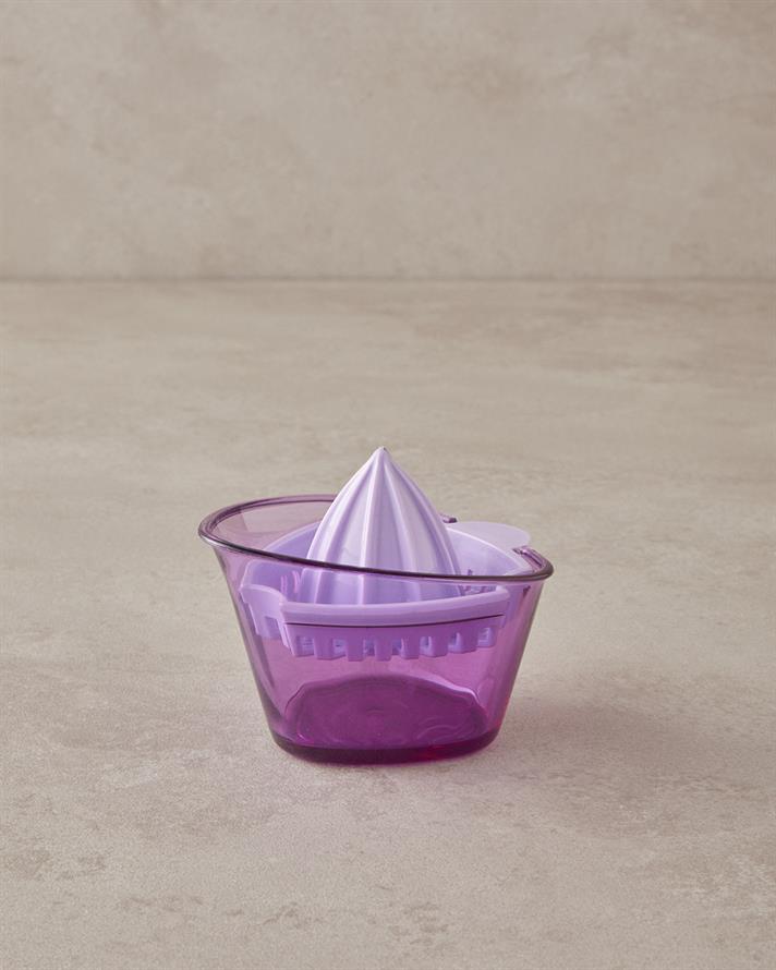 Arnie Plastic Lemon Juicer Lilac