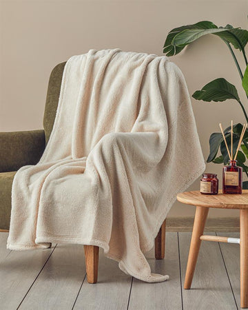 Cozy Wellsoft Tv Blanket Cream