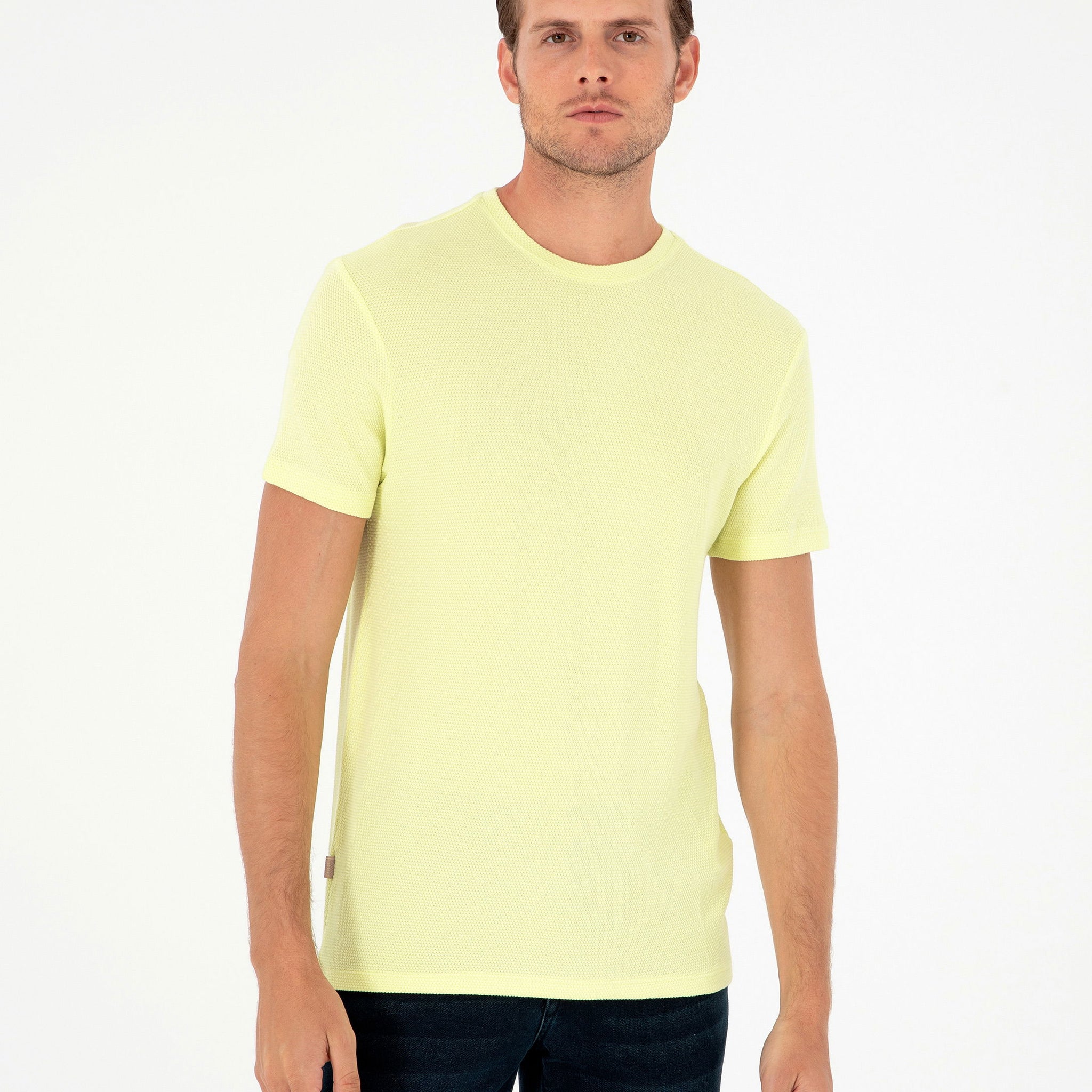 Lemon Slim Fit Basic T-Shirt