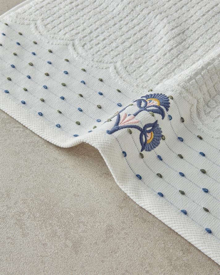 Retro Bloom Cotton Embroidered Face Towel Ecru